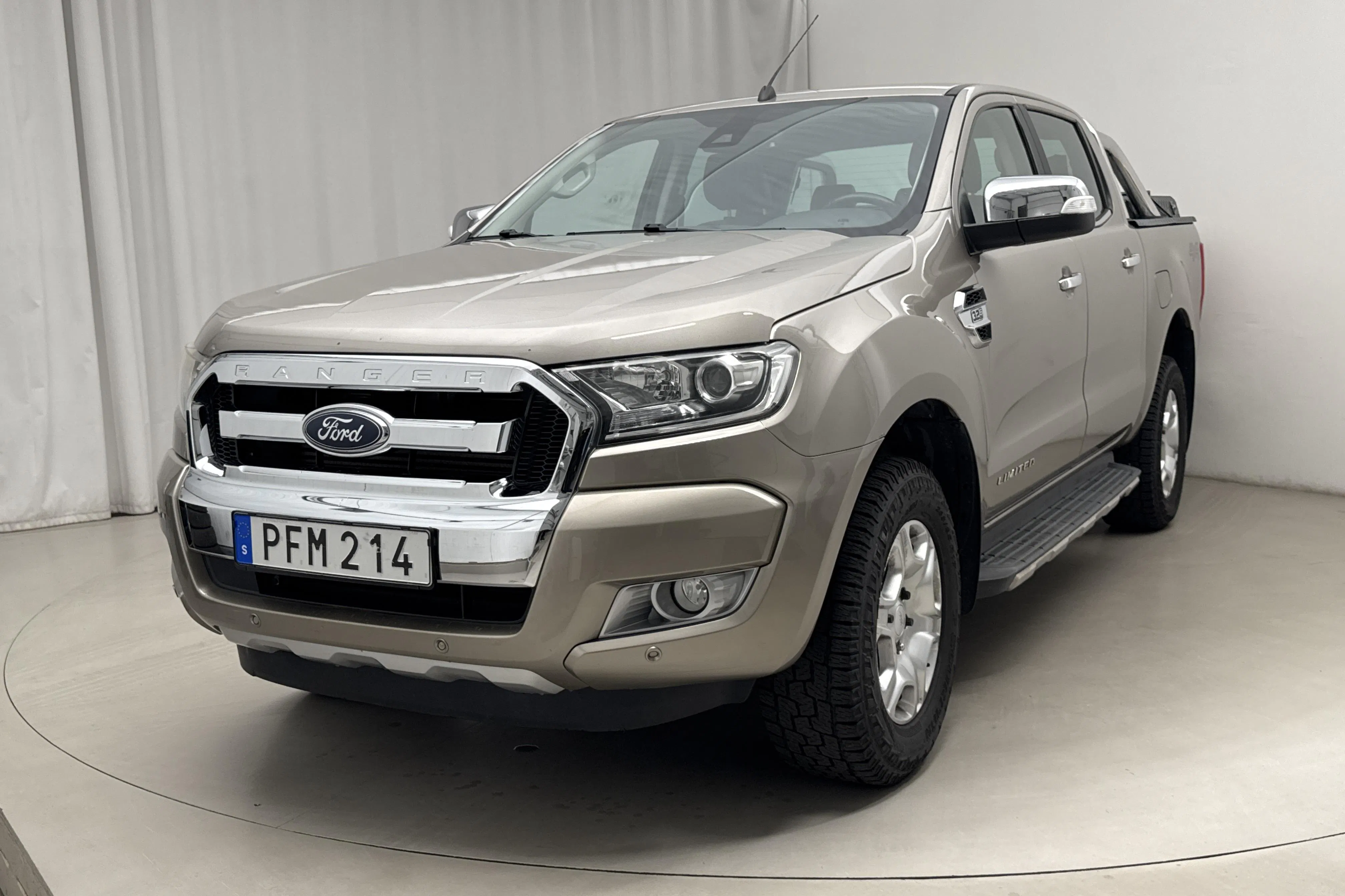 Presentationsfoto 1 av 16: Ford Ranger 3.2 TDCi 4WD (200hk) - 18 703 mil - Automat - grå - 2017