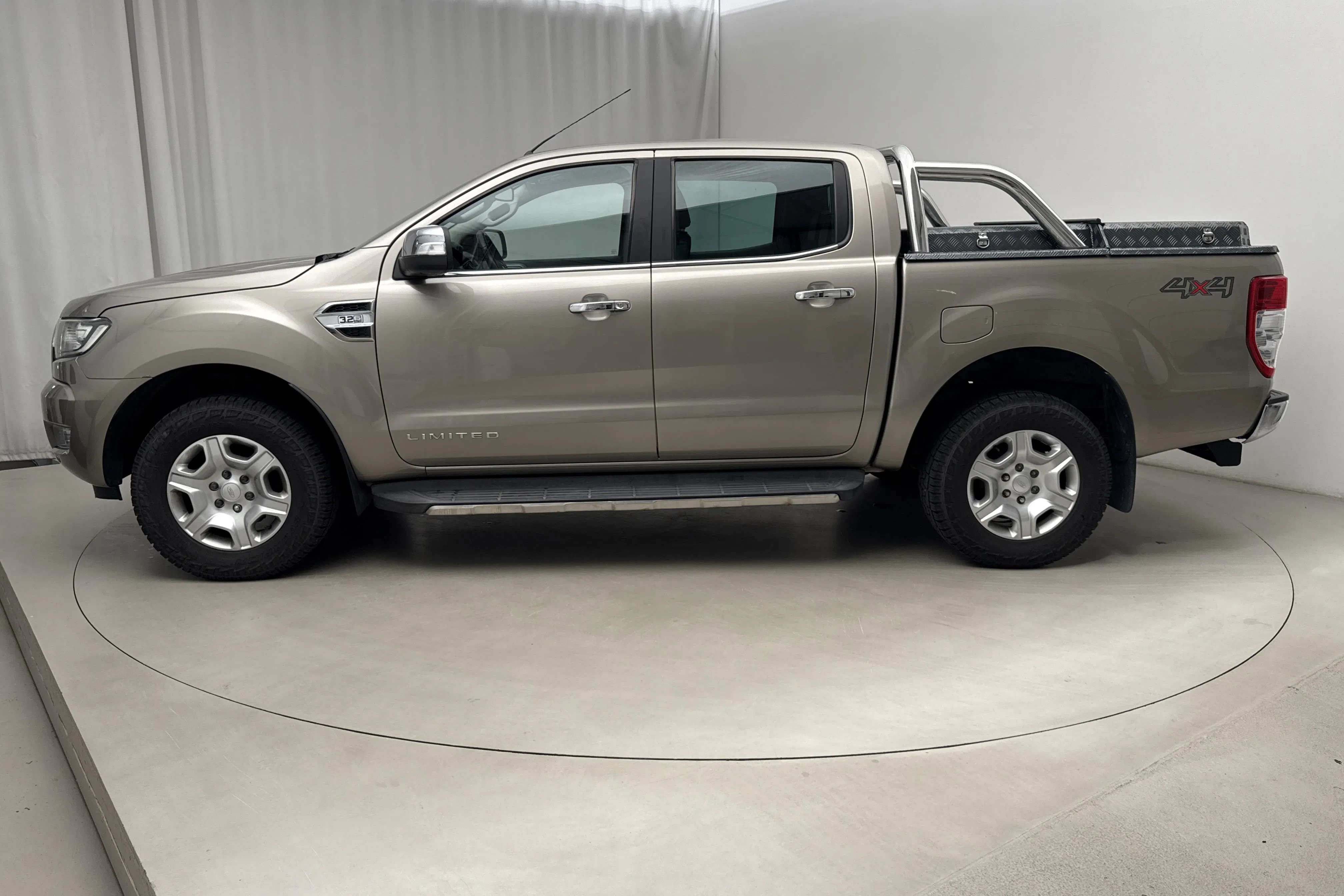 Presentationsfoto 2 av 16: Ford Ranger 3.2 TDCi 4WD (200hk) - 18 703 mil - Automat - grå - 2017