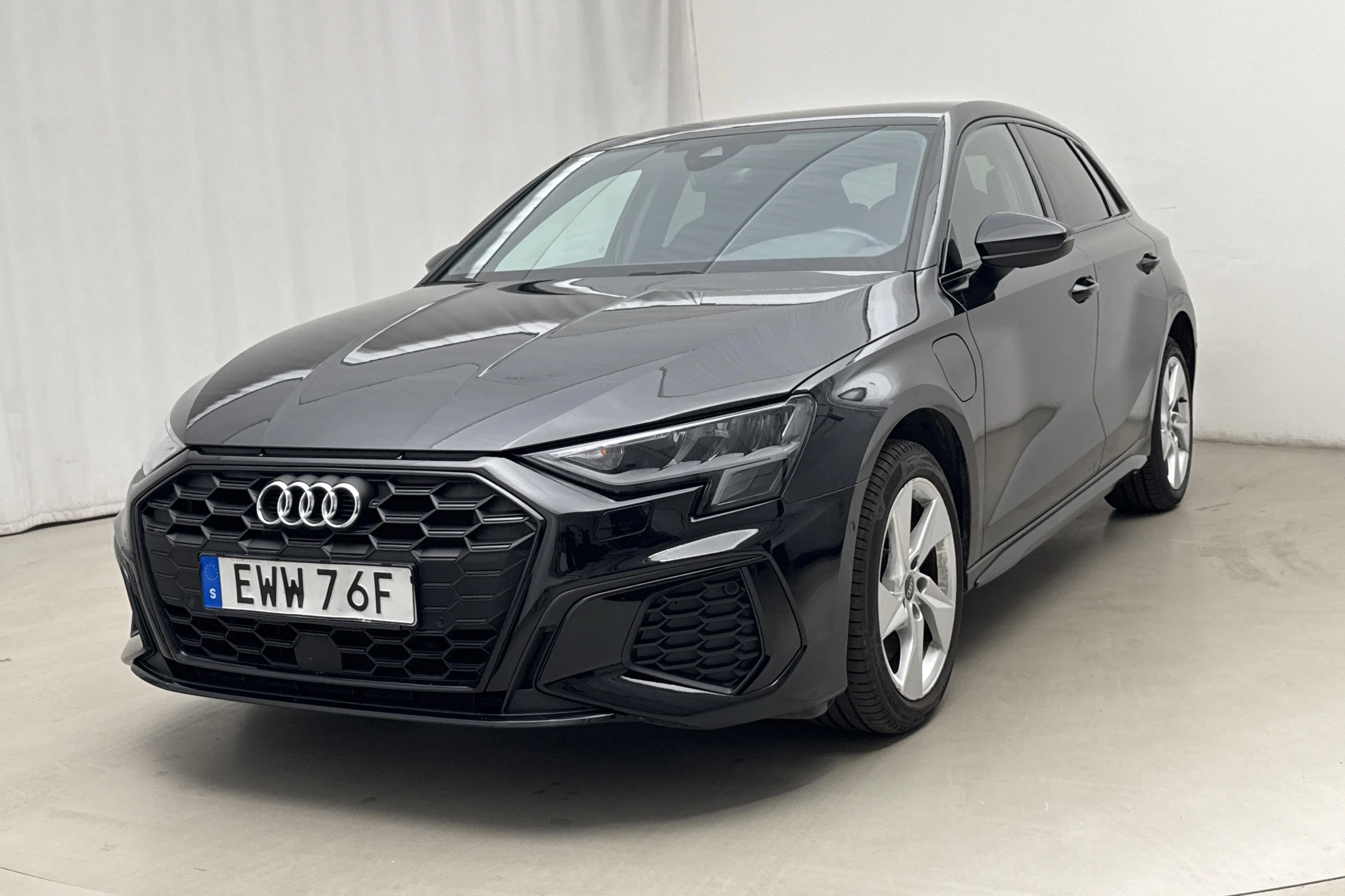 Presentationsfoto 1 av 19: Audi A3 Sportback 45 TFSI e (245hk) - 6 585 mil - Automat - svart - 2021