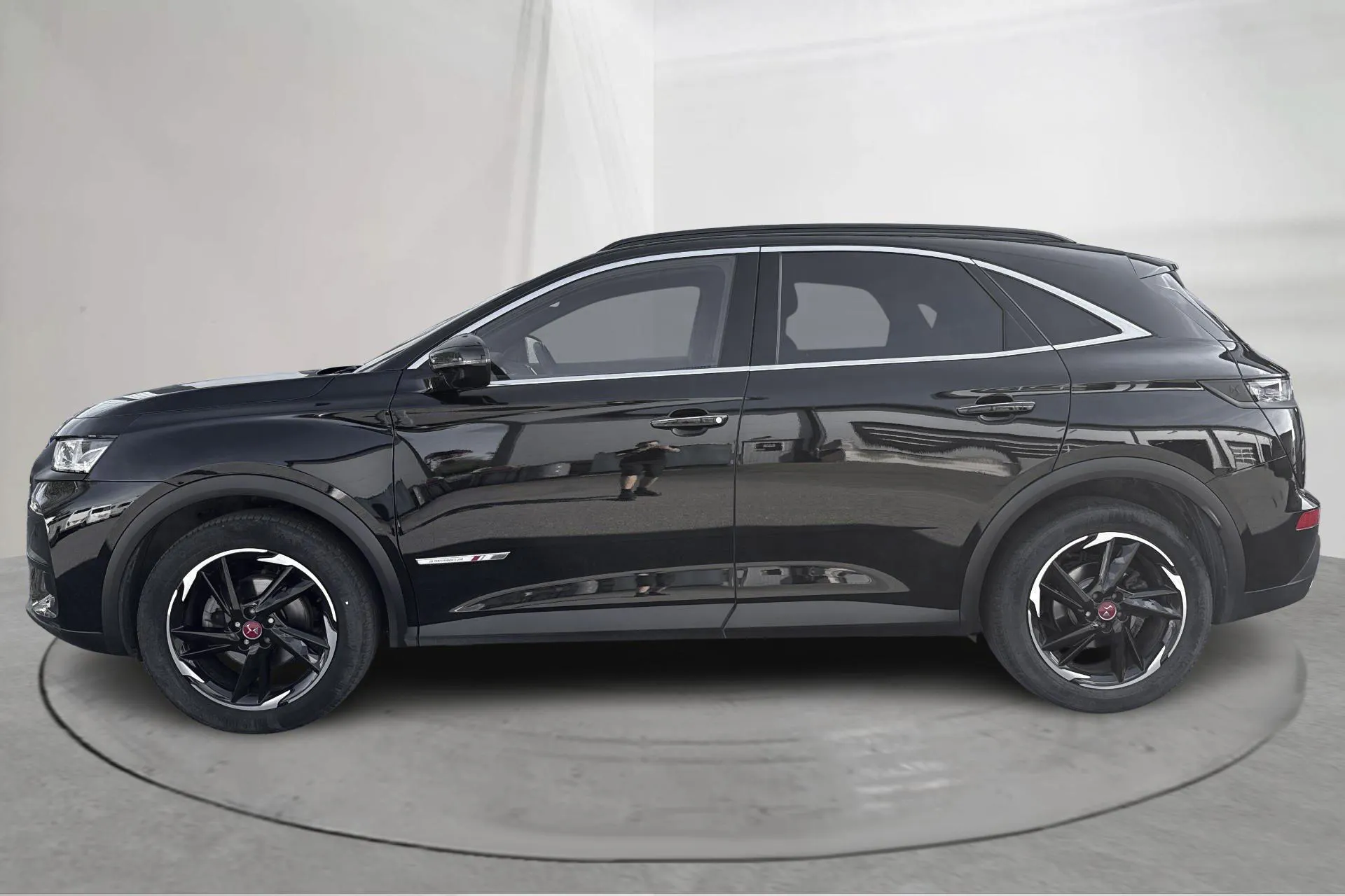 Presentationsfoto 2 av 15: DS DS7 Crossback PureTech (180hk) - 6 382 mil - Automat - svart - 2022