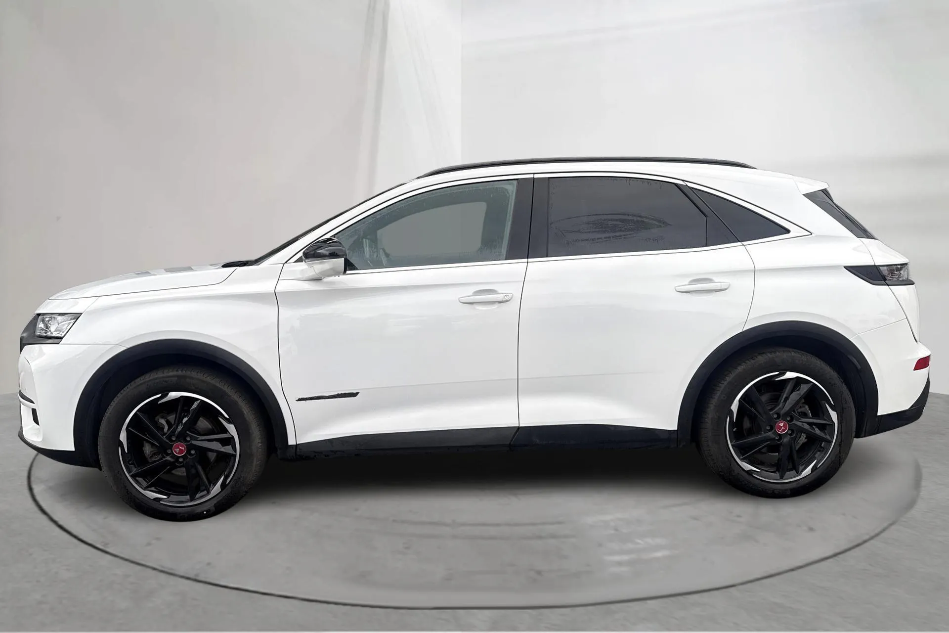 Presentationsfoto 2 av 17: DS DS7 Crossback PureTech (180hk) - 7 683 mil - Automat - vit - 2022