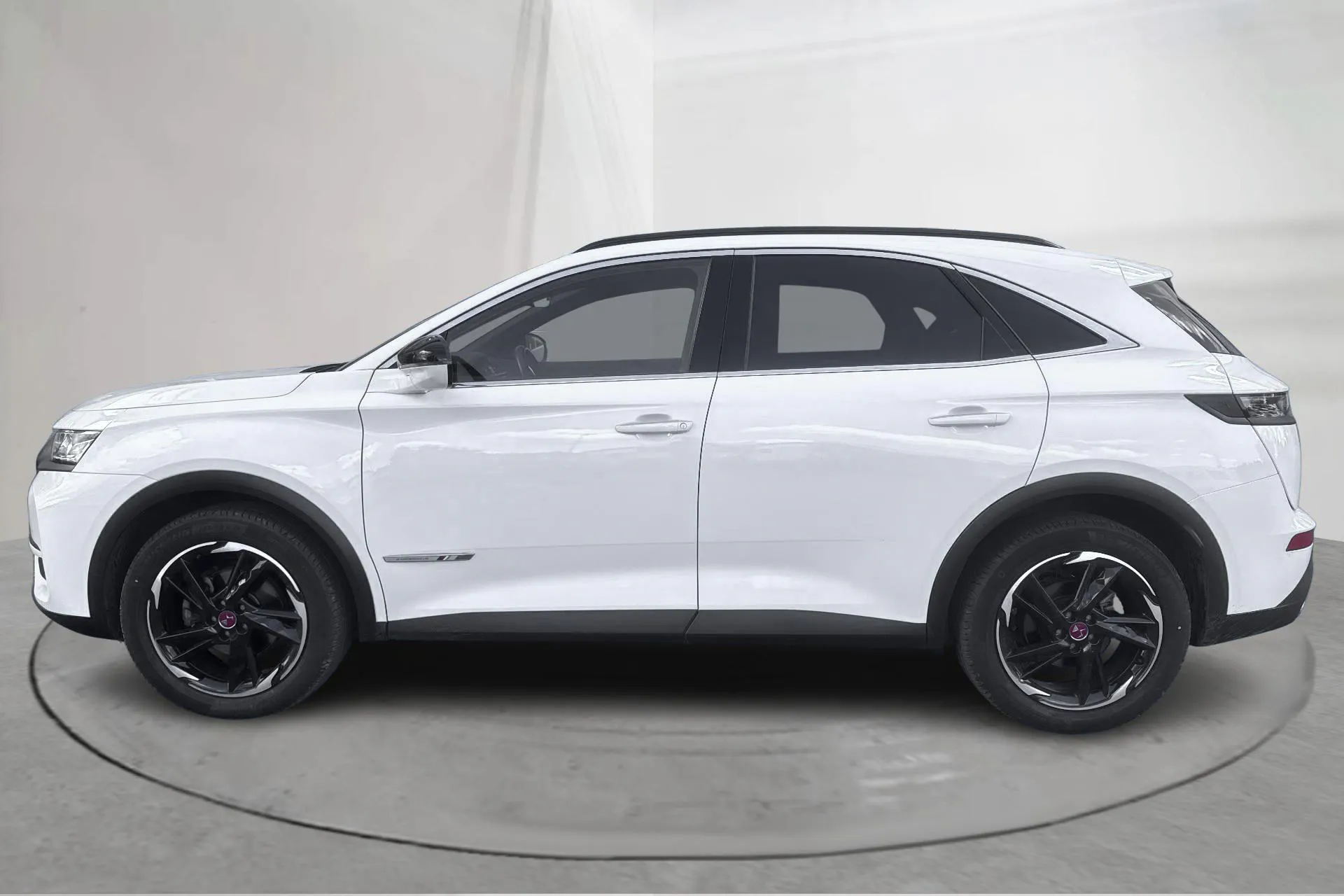Presentationsfoto 2 av 18: DS DS7 Crossback PureTech (180hk) - 5 268 mil - Automat - vit - 2022