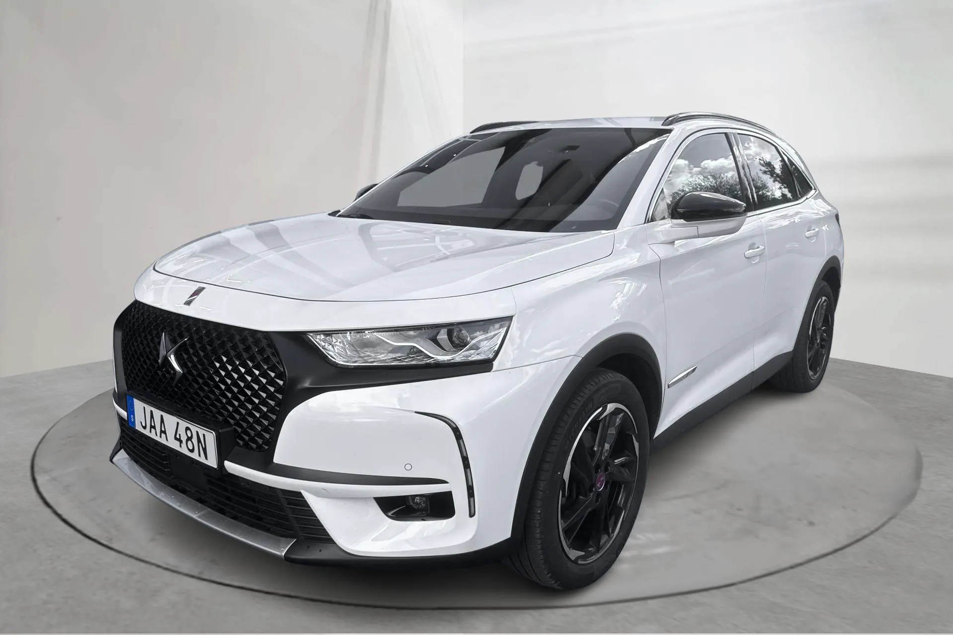 Presentationsfoto 1 av 18: DS DS7 Crossback PureTech (180hk) - 5 268 mil - Automat - vit - 2022