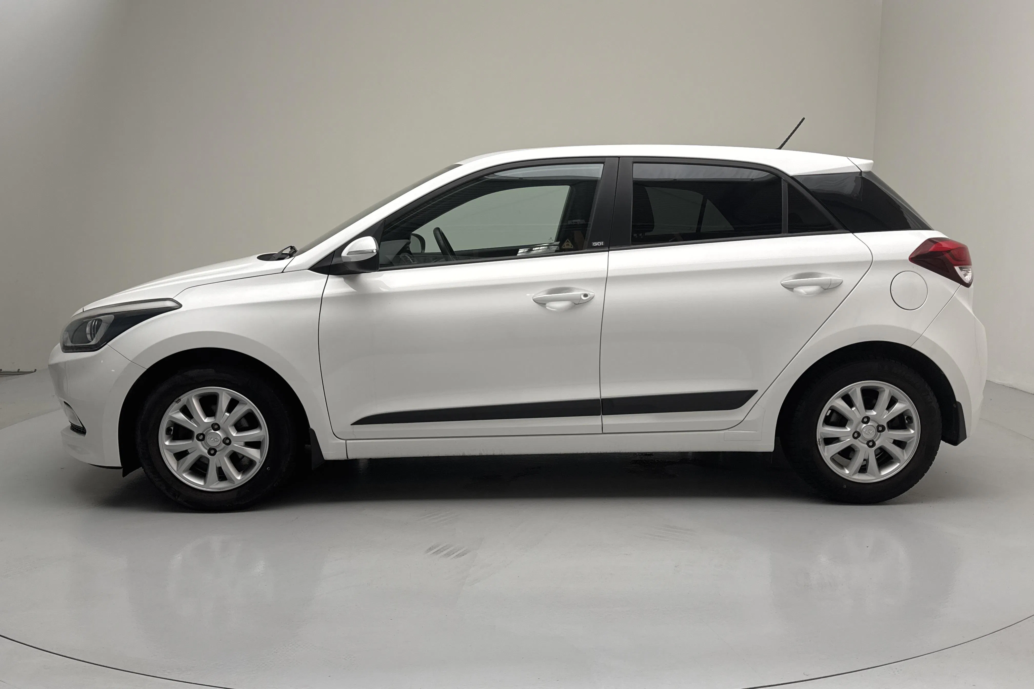Presentationsfoto 2 av 12: Hyundai i20 1.2 (84hk) - 6 853 mil - Manuell - vit - 2016