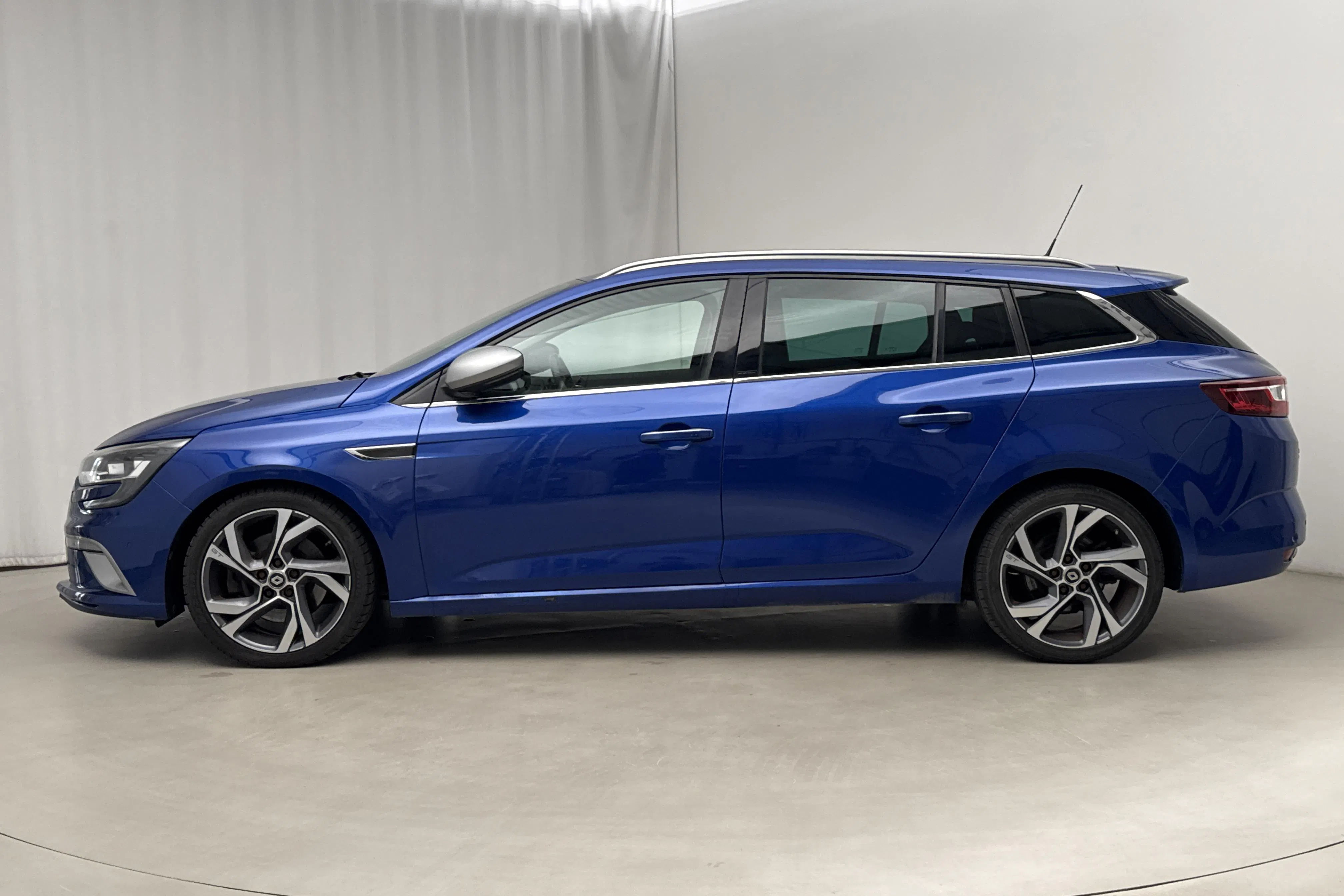 Presentation photo 2 of 18: Renault Mégane 1.6 TCe GT 5dr (205hk) - 153 840 km - Automatic - blue - 2017
