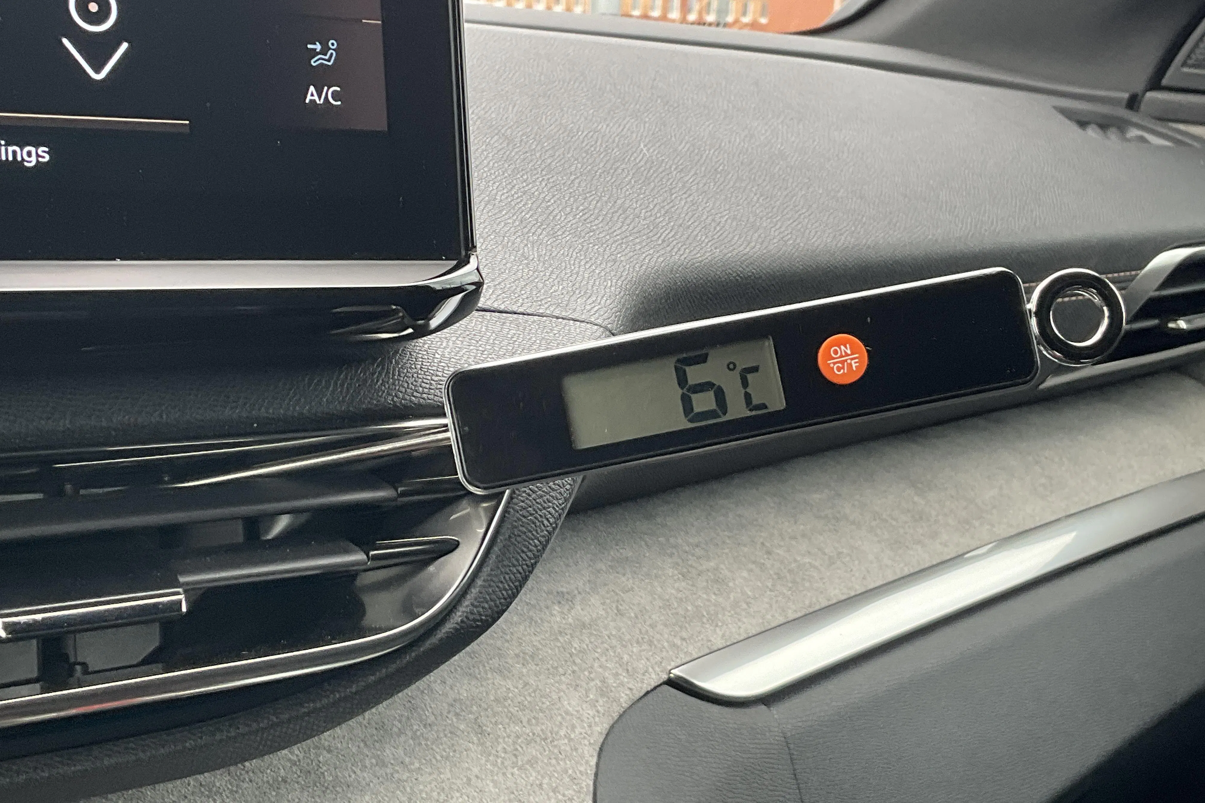 Presentation photo 23 of 23: Peugeot 5008 1.2 PureTech (130hk) - 33 630 km - Automatic - brown - 2023