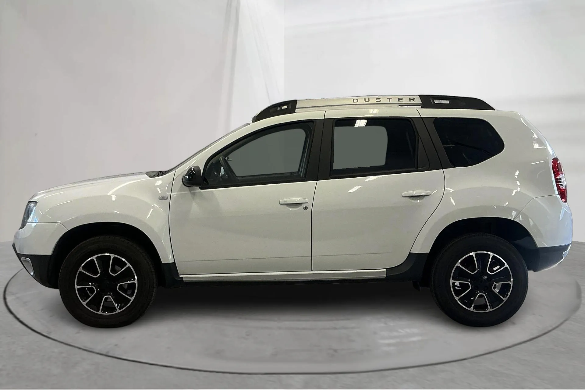 Presentationsfoto 2 av 13: Dacia Duster 1.5 dCi 4x4 (109hk) - 17 022 mil - Manuell - vit - 2017