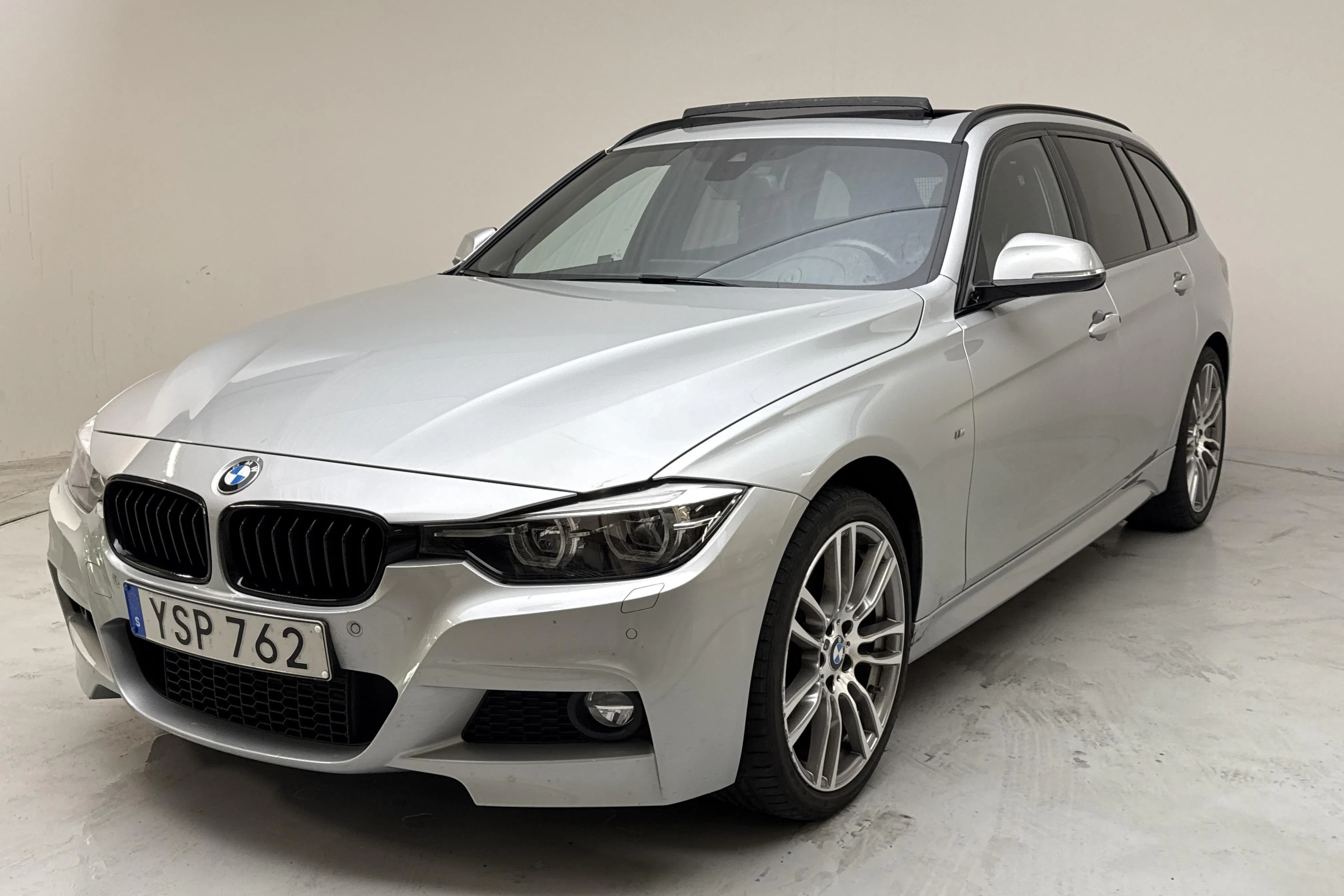 Presentation photo 1 of 15: BMW 320d xDrive Touring, F31 (190hk) - 88 840 km - Automatic - silver - 2018