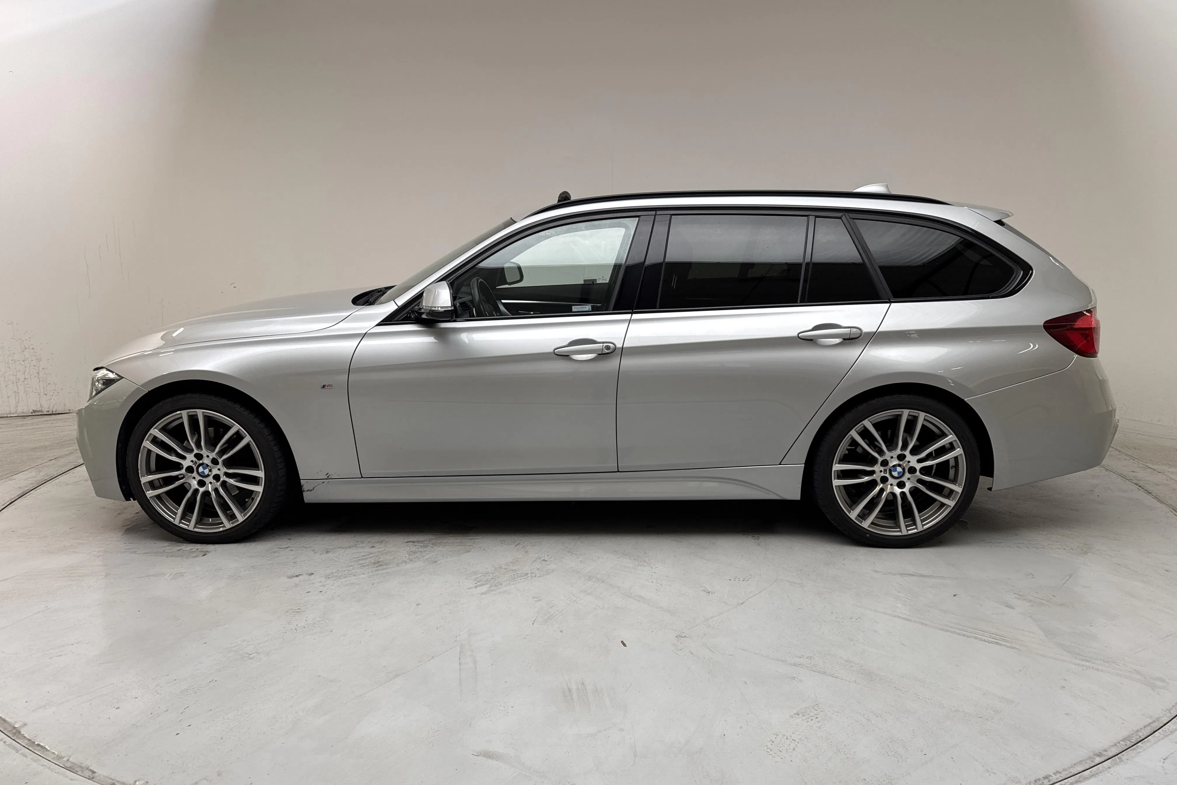 Presentation photo 2 of 15: BMW 320d xDrive Touring, F31 (190hk) - 88 840 km - Automatic - silver - 2018