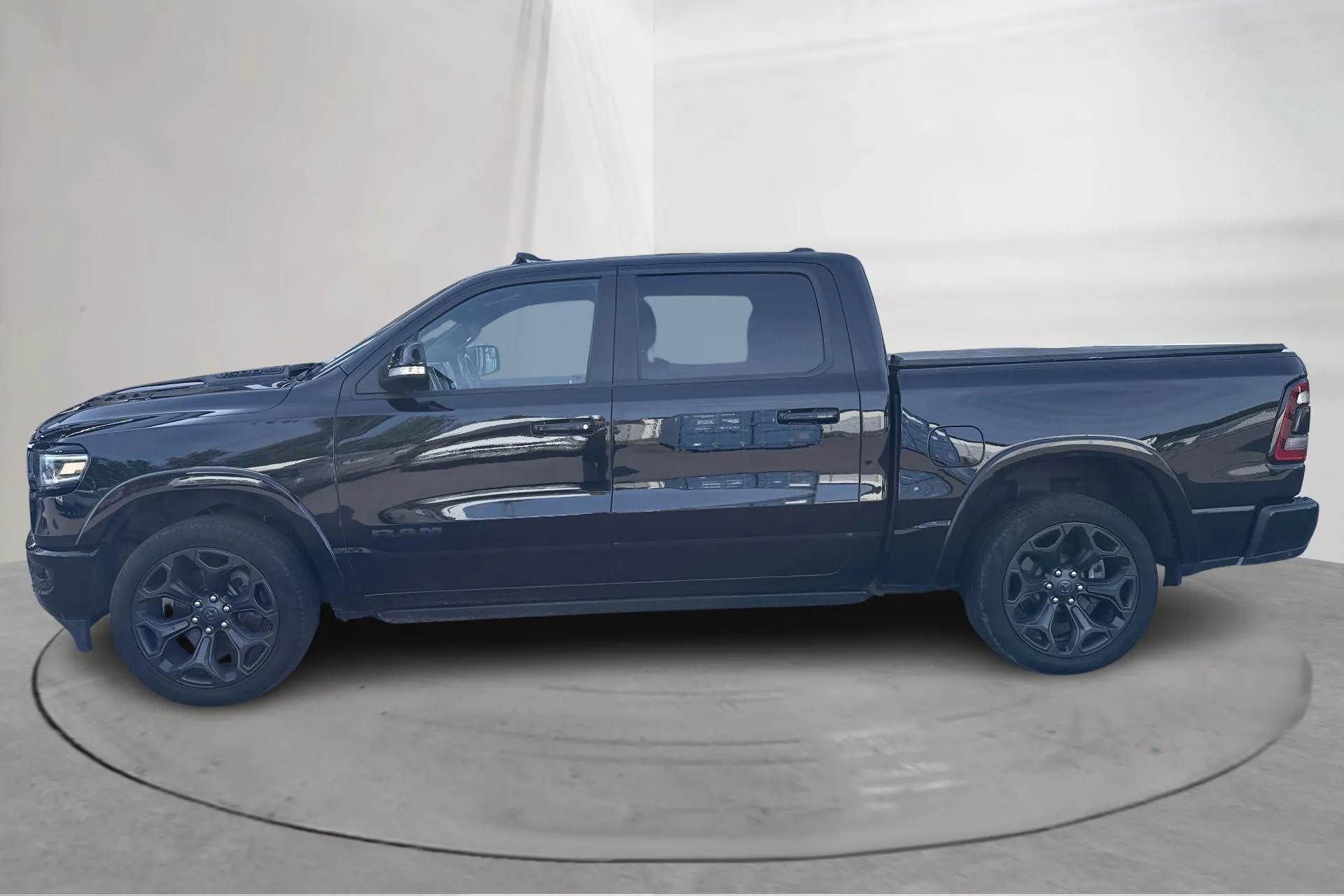 Presentation photo 2 of 18: Dodge RAM 1500 5.7 (395hk) - 154 550 km - Automatic - black - 2020
