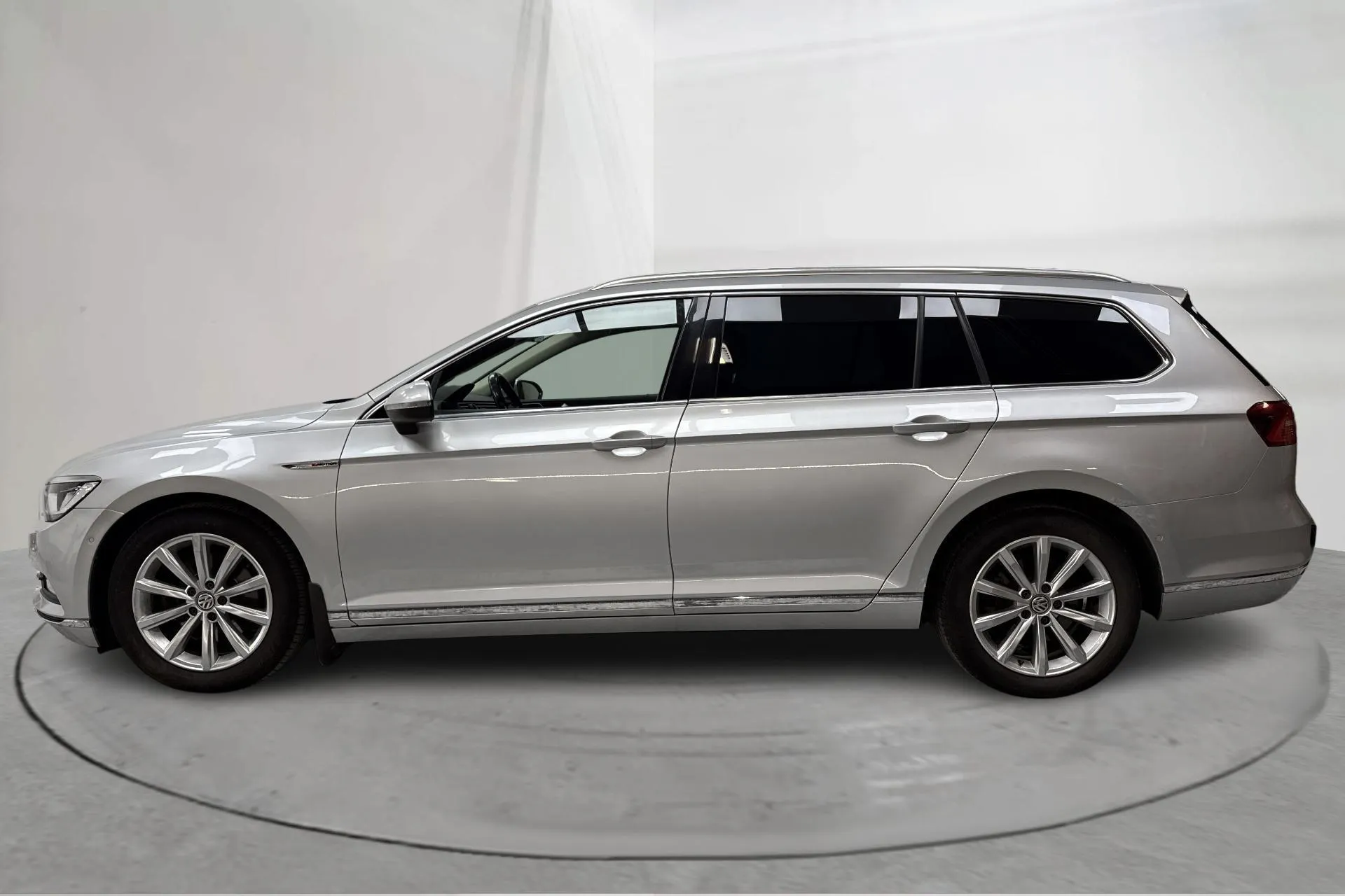 Presentation photo 2 of 17: VW Passat 2.0 TDI Sportscombi 4MOTION (190hk) - 212 970 km - Automatic - silver - 2016