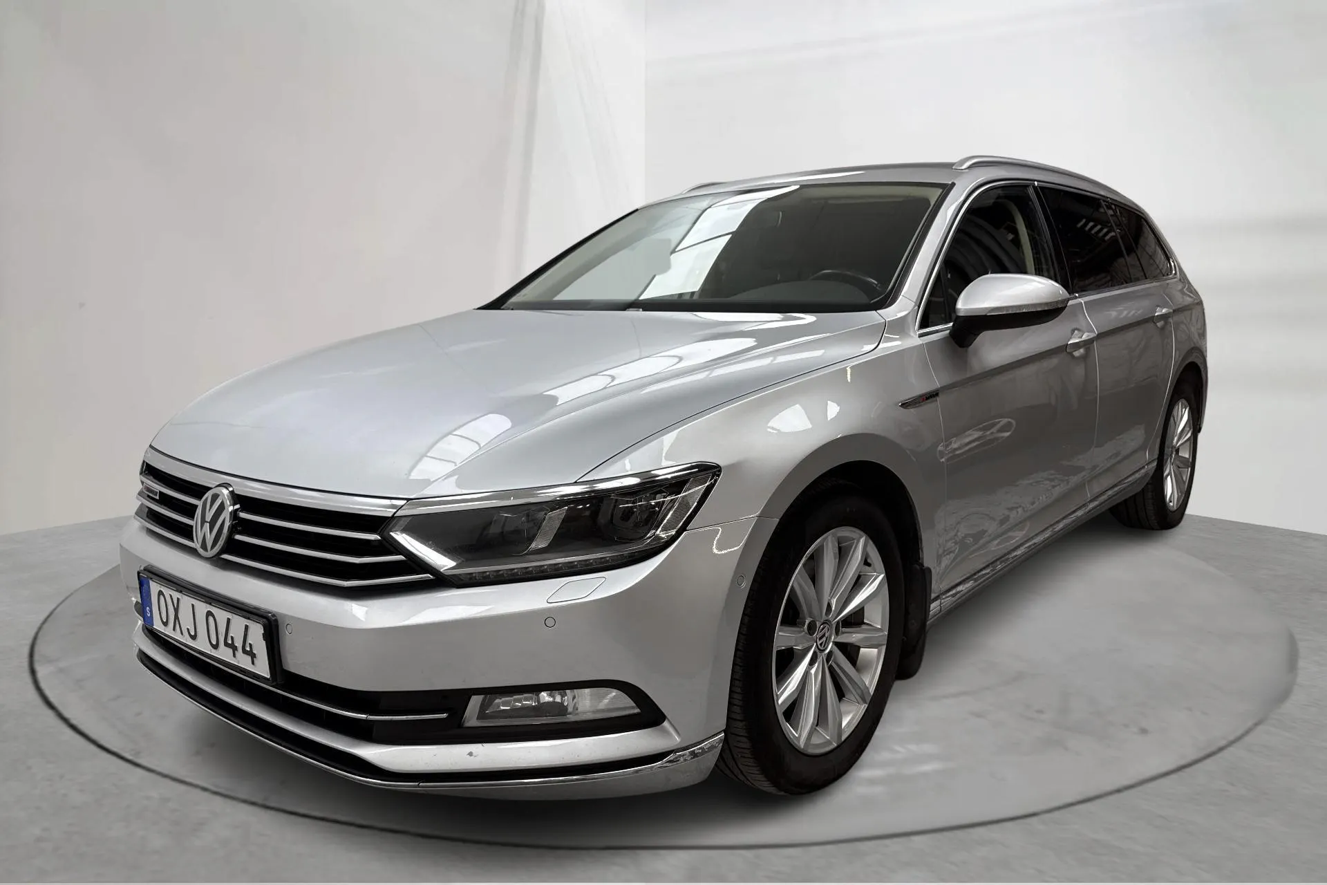 Presentation photo 1 of 17: VW Passat 2.0 TDI Sportscombi 4MOTION (190hk) - 212 970 km - Automatic - silver - 2016