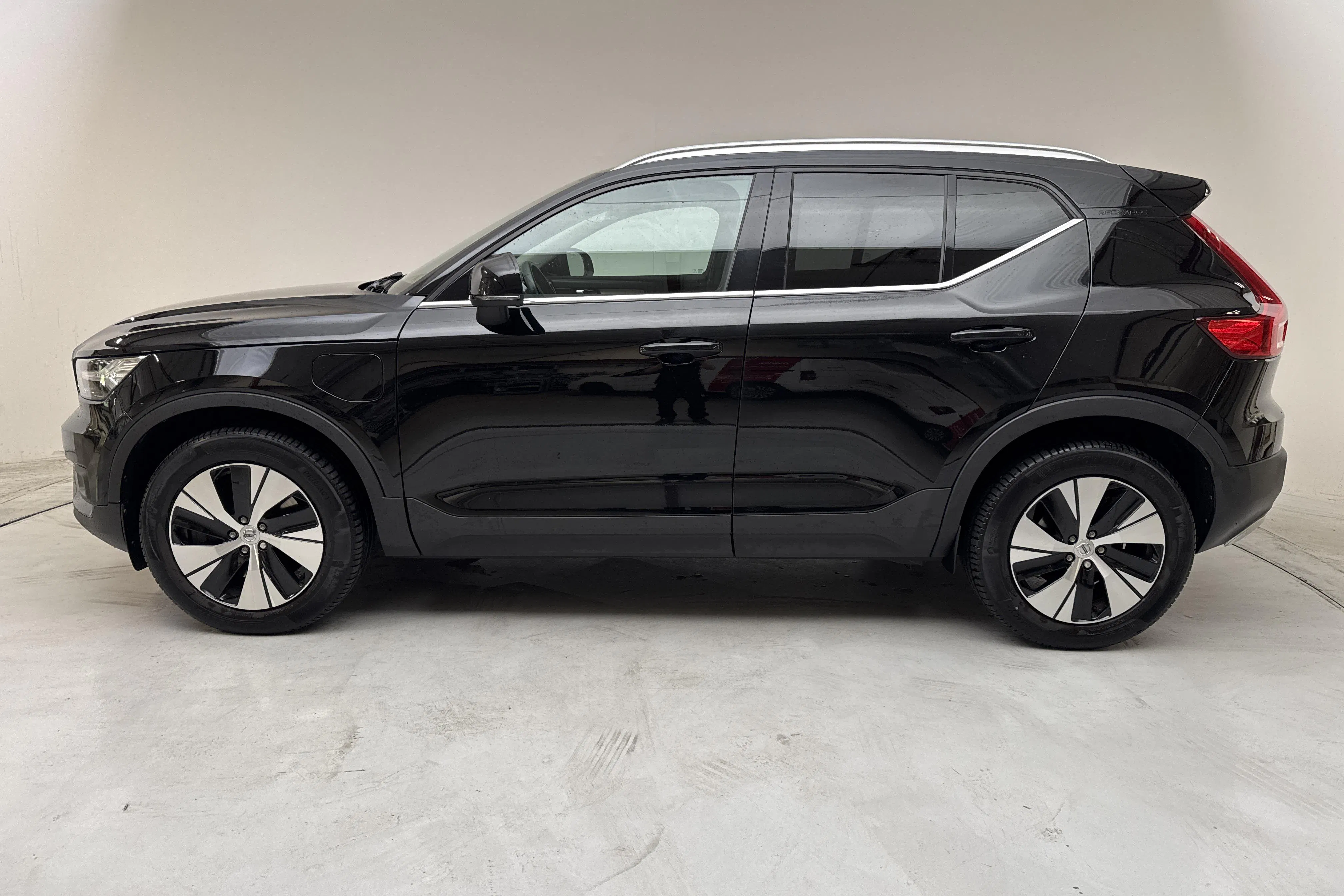 Presentation photo 2 of 17: Volvo XC40 T4 2WD Twin Engine (211hk) - 65 710 km - Automatic - black - 2021