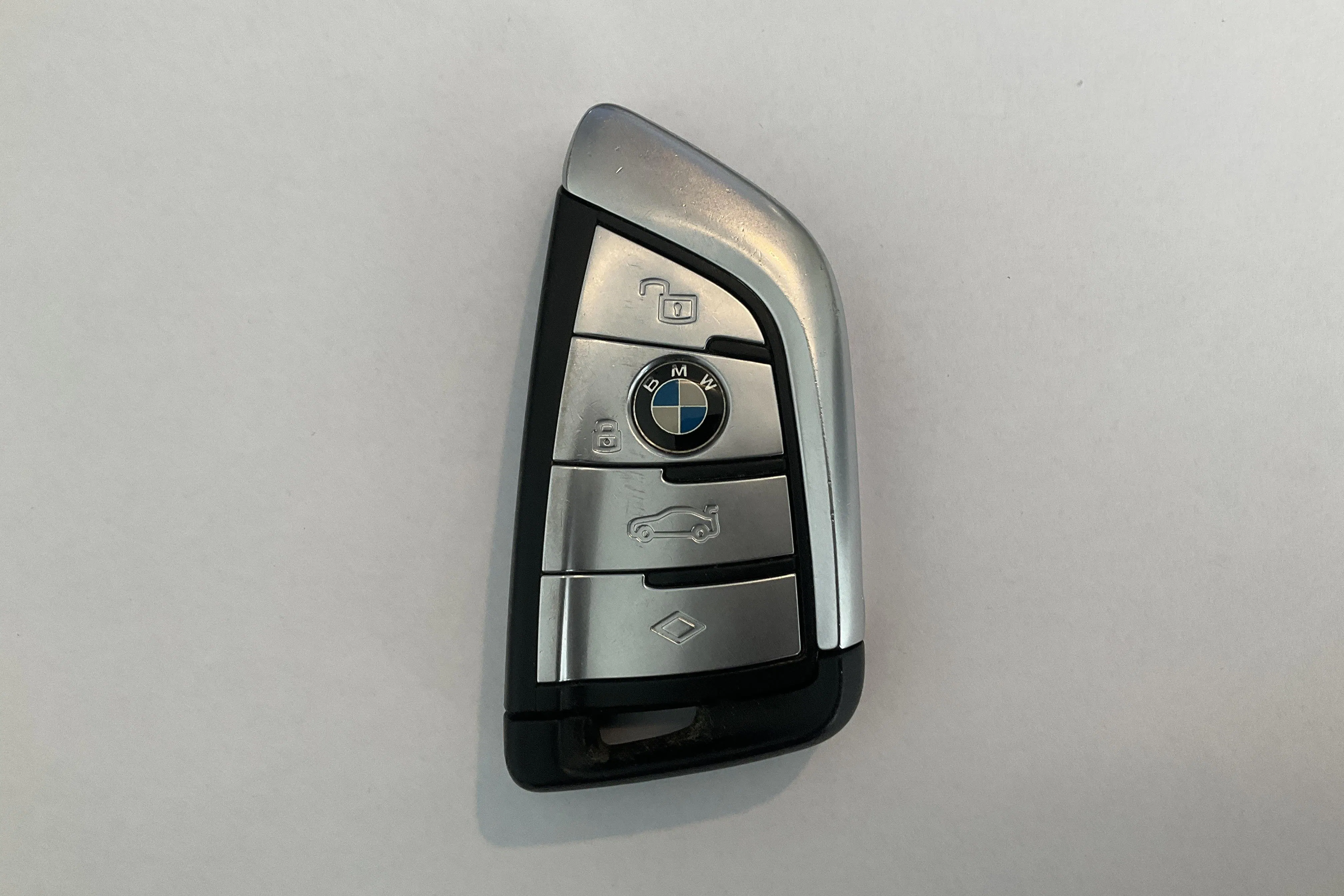 Presentationsfoto 16 av 16: BMW X6 xDrive 30d LCI, G06 (286hk+12hk) - 13 709 mil - Automat - vit - 2021