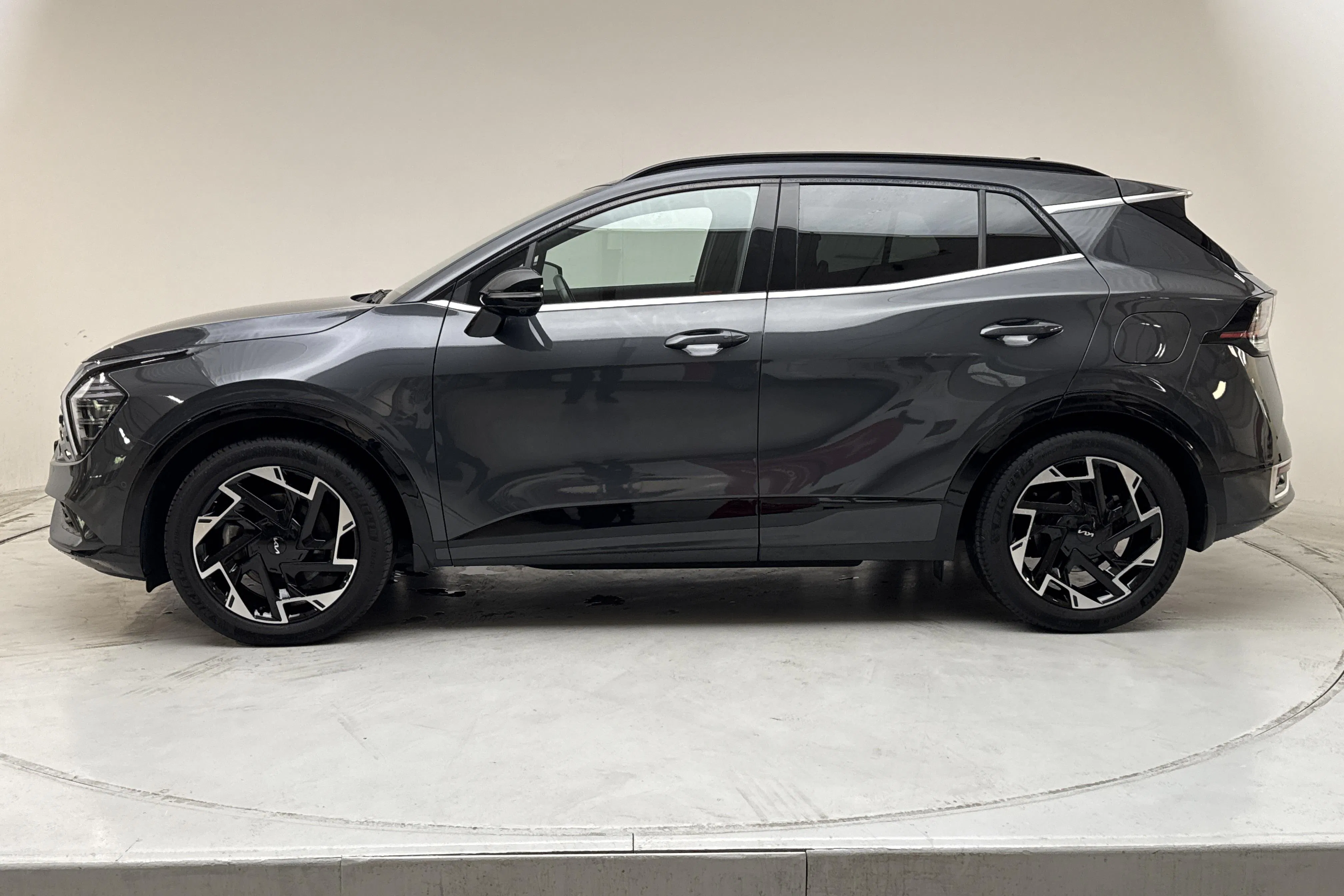 Presentation photo 2 of 23: KIA Sportage PHEV AWD (265hk) - 56 720 km - Automatic - gray - 2022