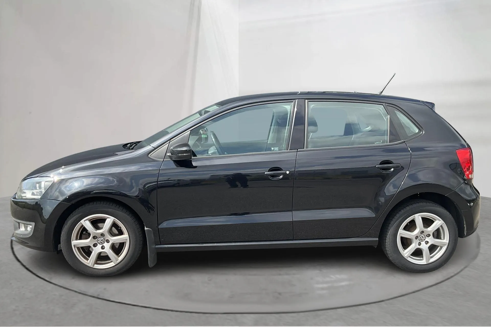 Presentationsfoto 2 av 14: VW Polo 1.4 5dr (85hk) - 17 202 mil - Manuell - svart - 2012