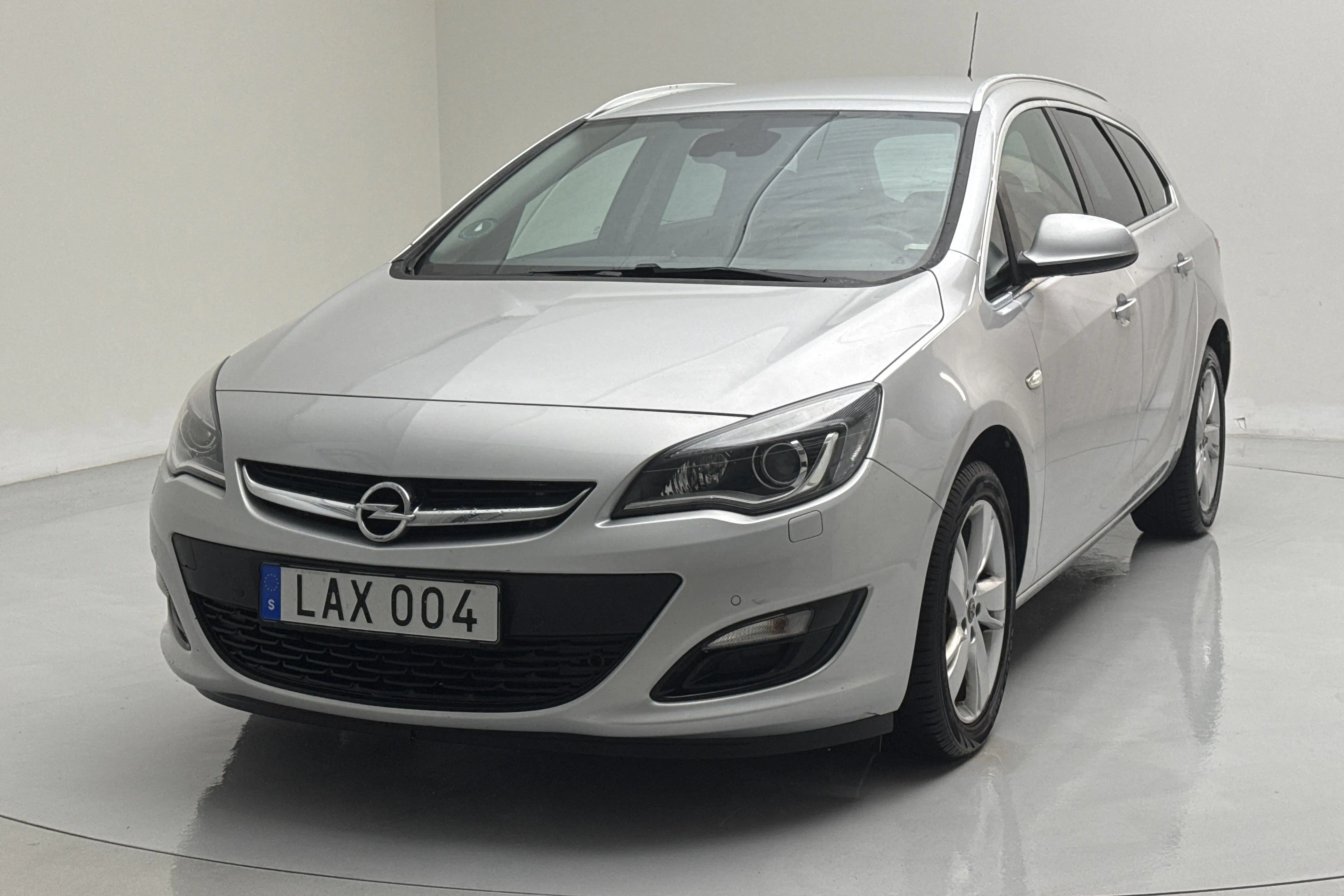 Presentationsfoto 1 av 12: Opel Astra 1.4 Turbo ECOTEC Sports Tourer (140hk) - 12 041 mil - Manuell - grå - 2016
