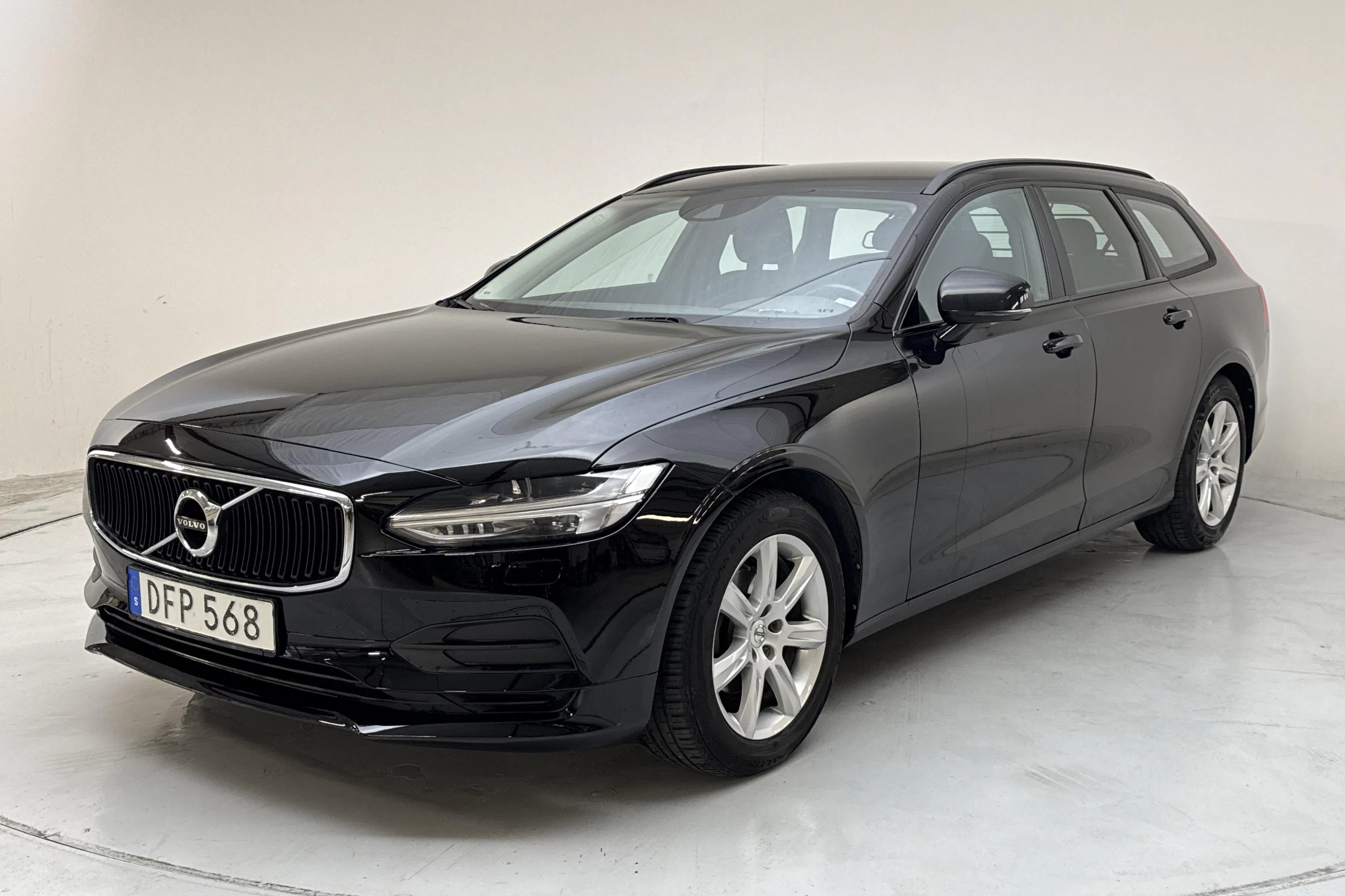 Presentationsfoto 1 av 13: Volvo V90 D3 (150hk) - 19 503 mil - Automat - svart - 2017