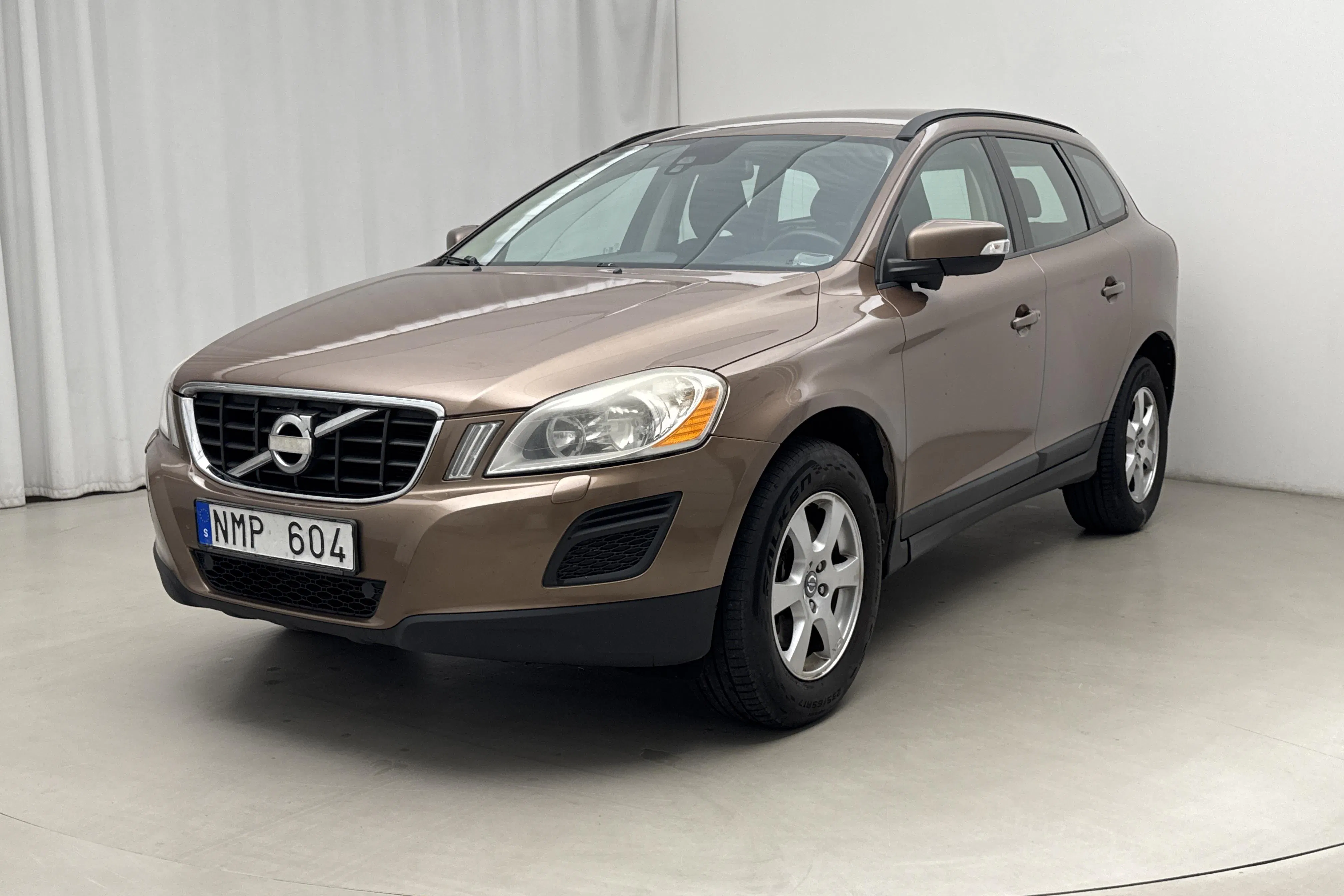 Presentationsfoto 1 av 16: Volvo XC60 D3 2WD (163hk) - 31 171 mil - Manuell - brun - 2011