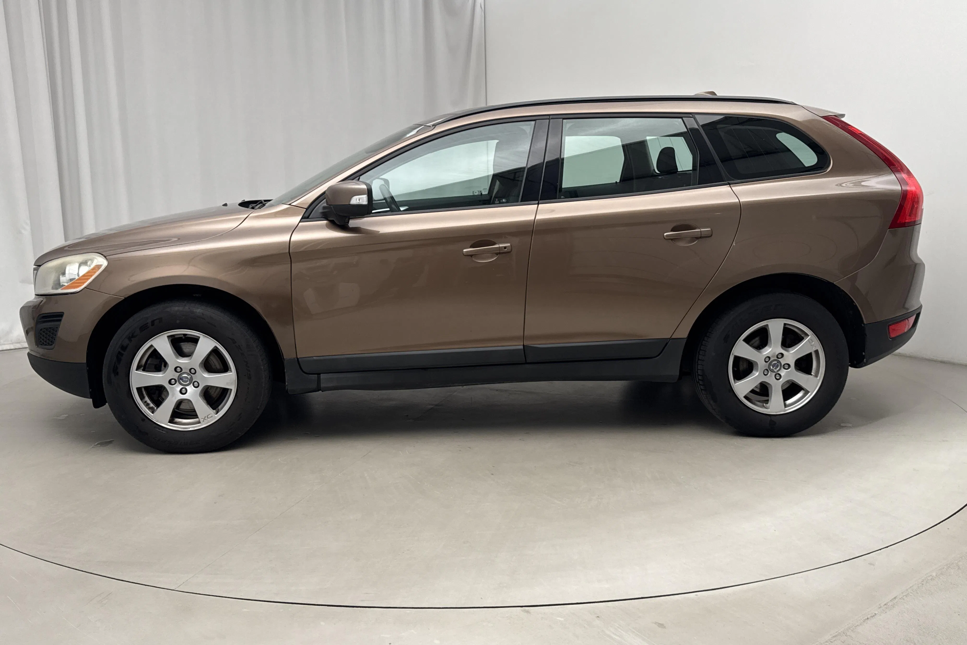 Presentationsfoto 2 av 16: Volvo XC60 D3 2WD (163hk) - 31 171 mil - Manuell - brun - 2011