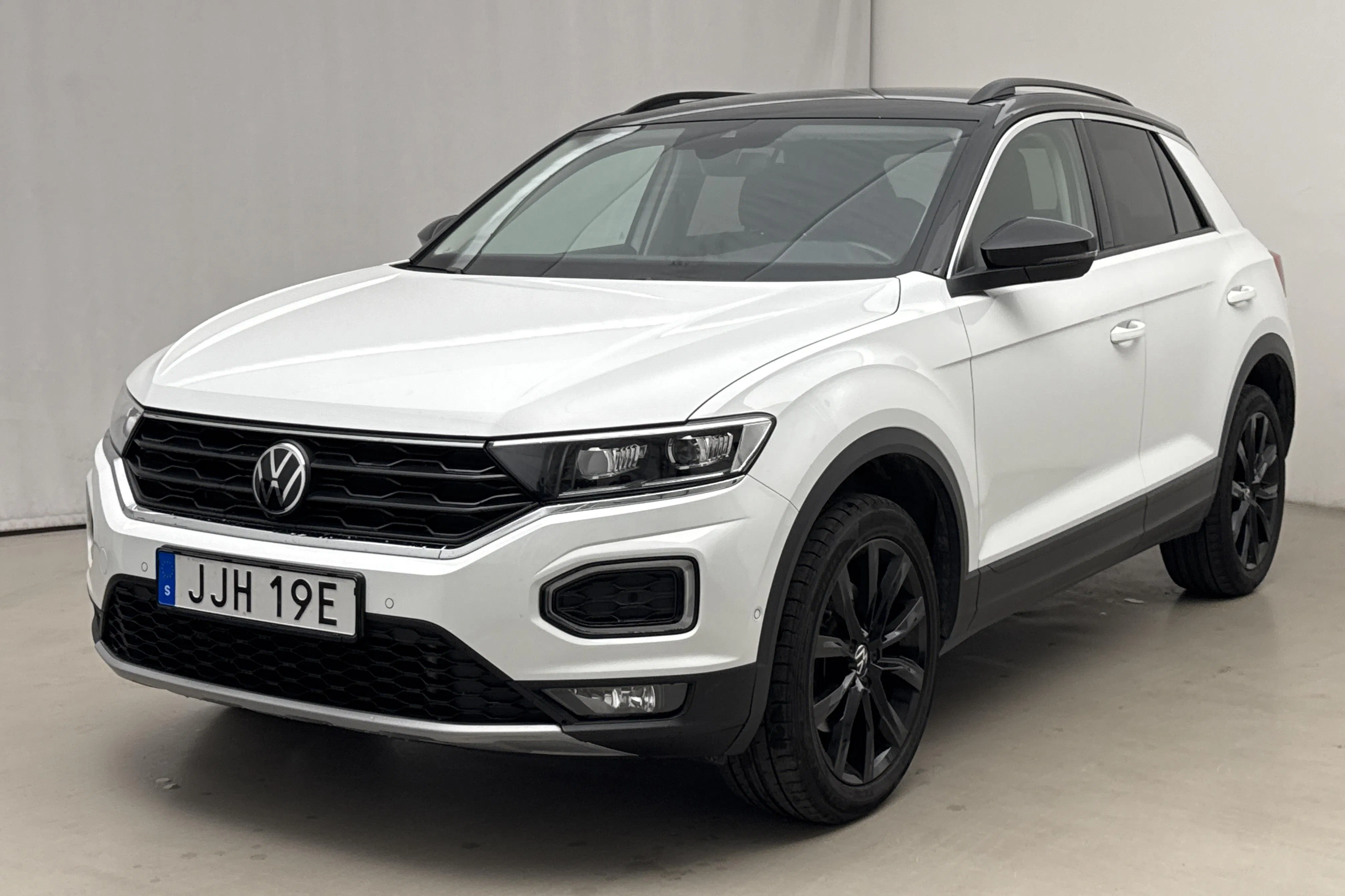 Presentation photo 1 of 18: VW T-Roc 2.0 TDI 4MOTION (150hk) - 65 570 km - Automatic - white - 2021