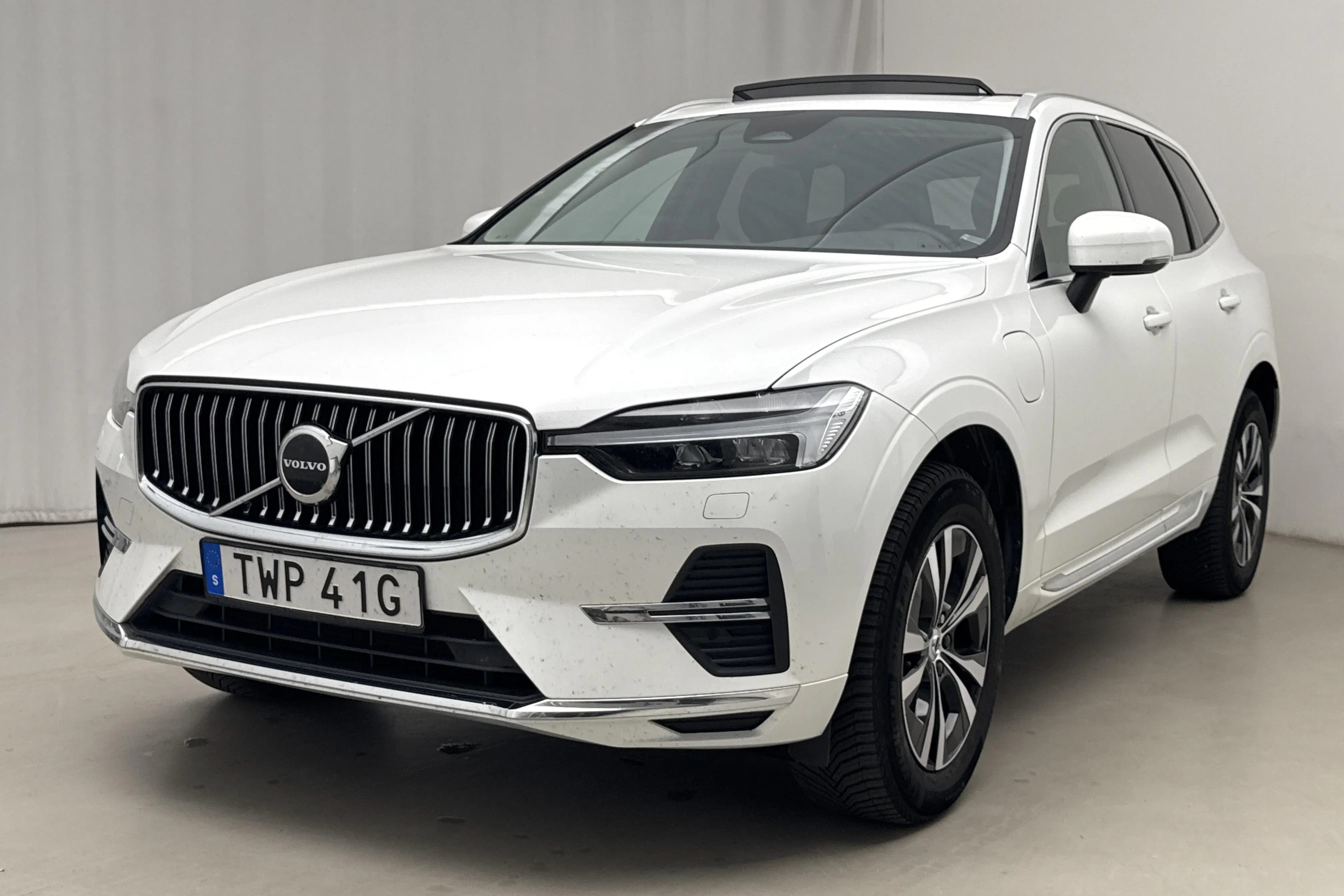 Presentation photo 1 of 23: Volvo XC60 T6 AWD Recharge (350hk) - 117 620 km - Automatic - white - 2024