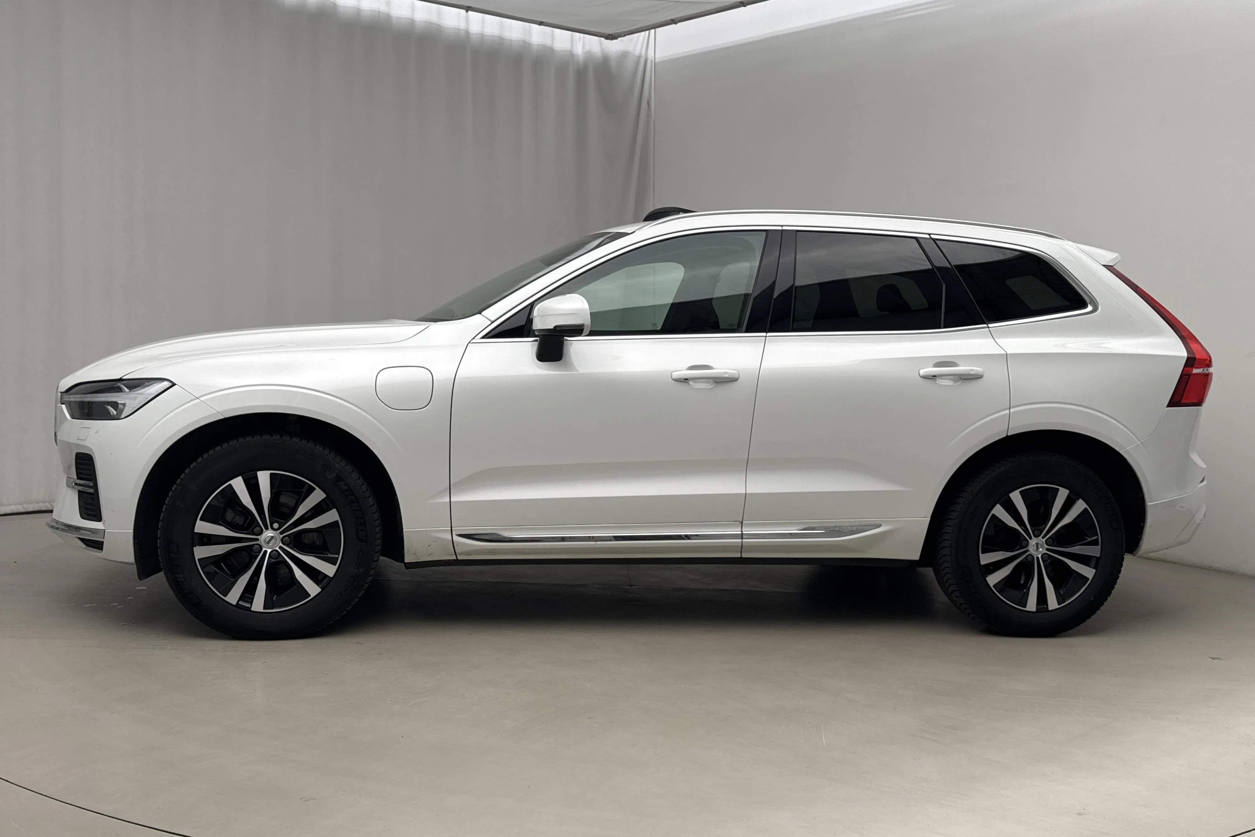 Presentation photo 2 of 23: Volvo XC60 T6 AWD Recharge (350hk) - 117 620 km - Automatic - white - 2024