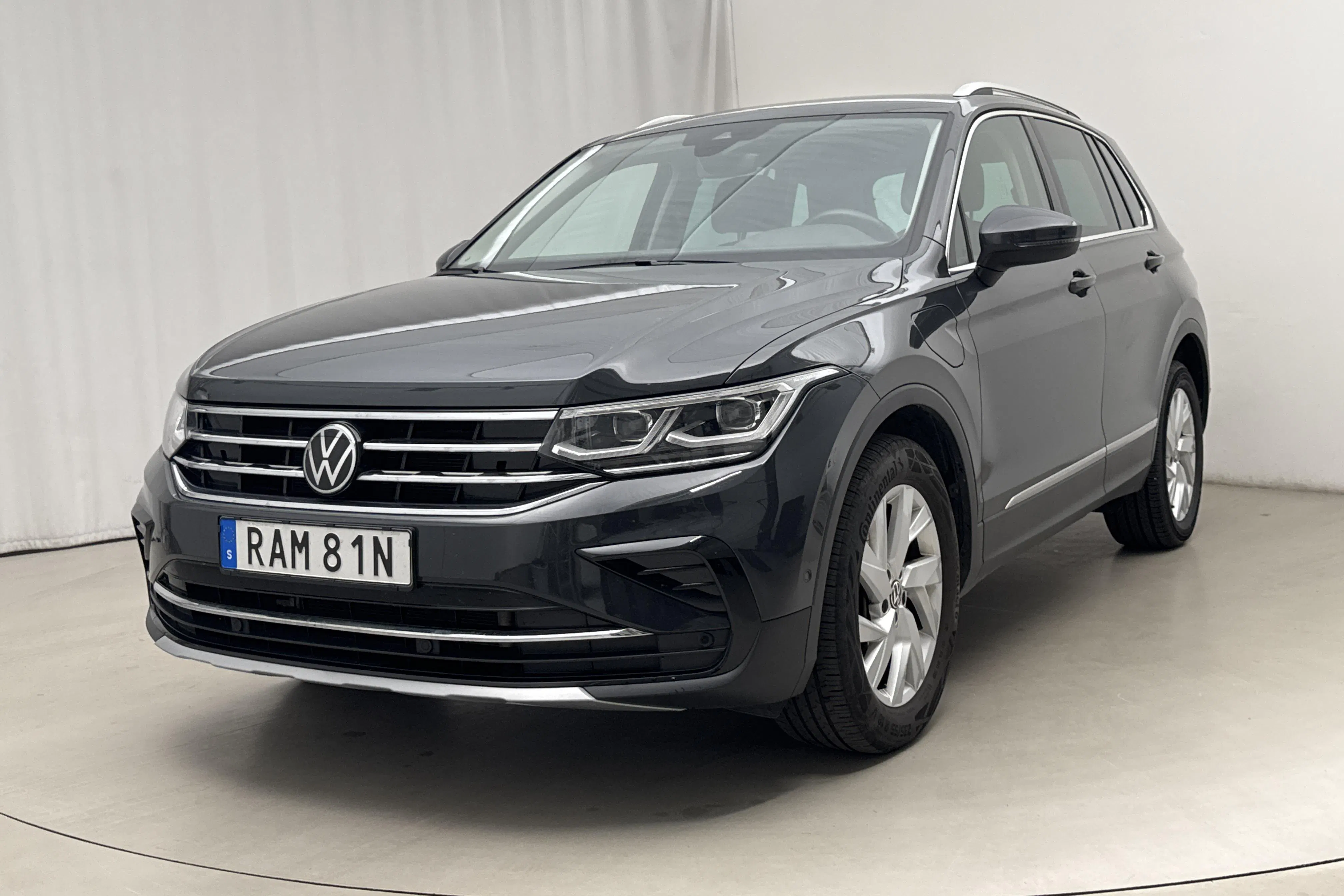 Presentationsfoto 1 av 18: VW Tiguan 1.4 TSI eHybrid (245hk) - 7 791 mil - Automat - grå - 2023