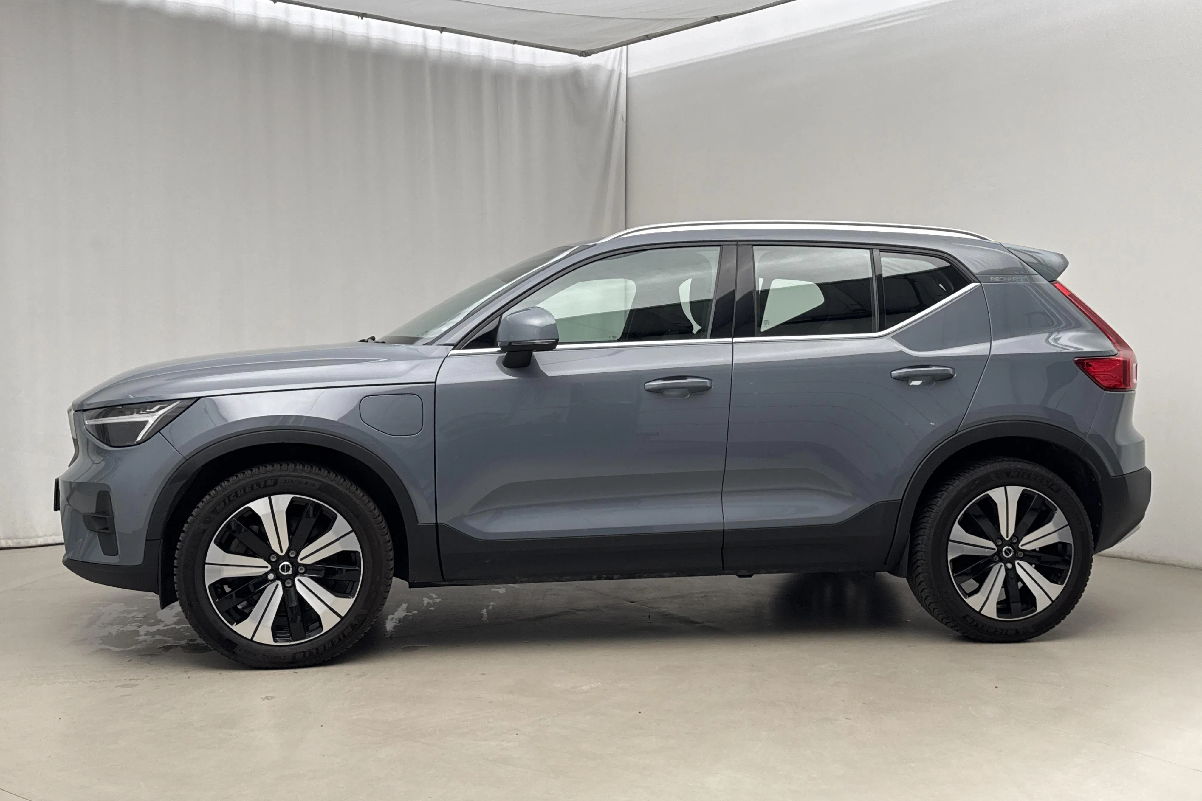 Presentationsfoto 2 av 22: Volvo XC40 T4 2WD Twin Engine (211hk) - 7 283 mil - Automat - grå - 2023