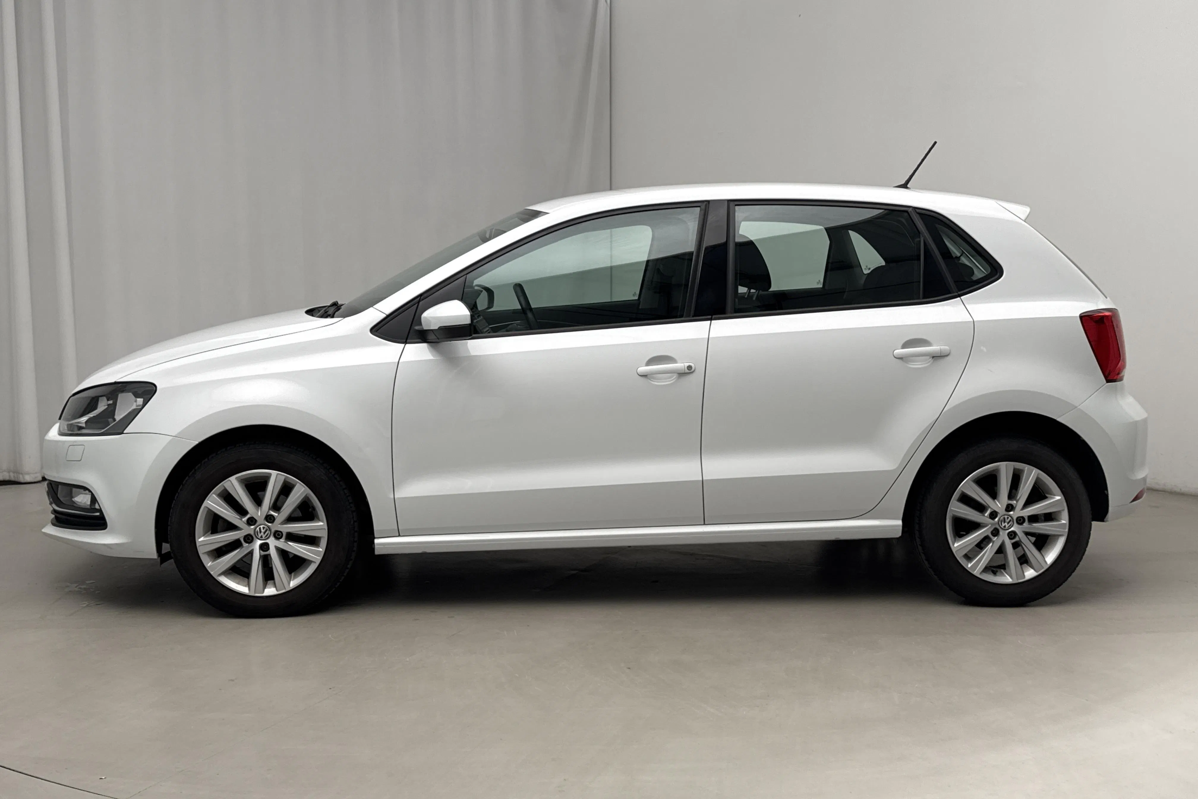 Presentation photo 2 of 15: VW Polo 1.2 TSI 5dr (90hk) - 39 070 km - Automatic - white - 2017