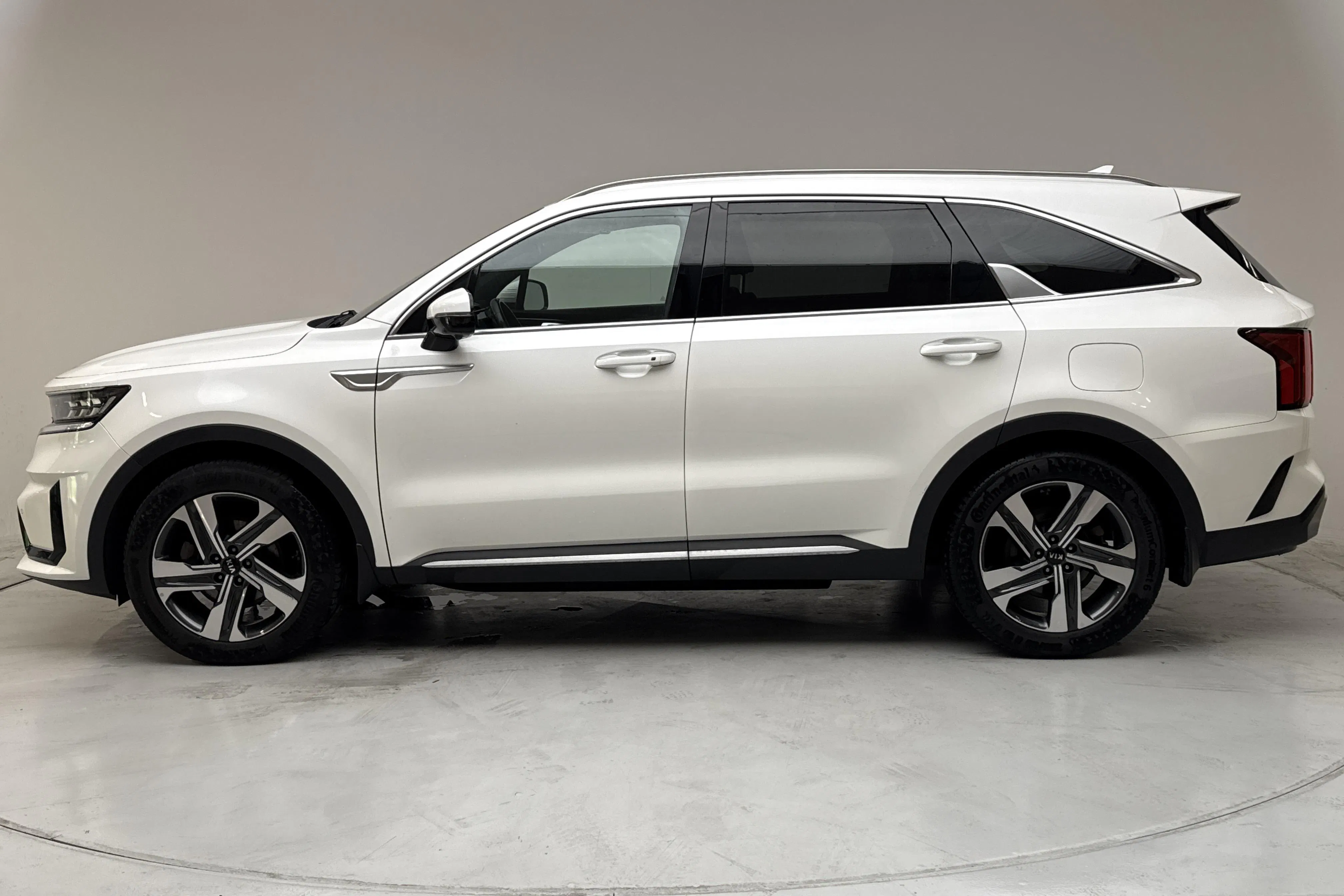 Presentation photo 2 of 17: KIA Sorento 1.6 T-GDi Plug-in Hybrid AWD (265hk) - 102 580 km - Automatic - white - 2021