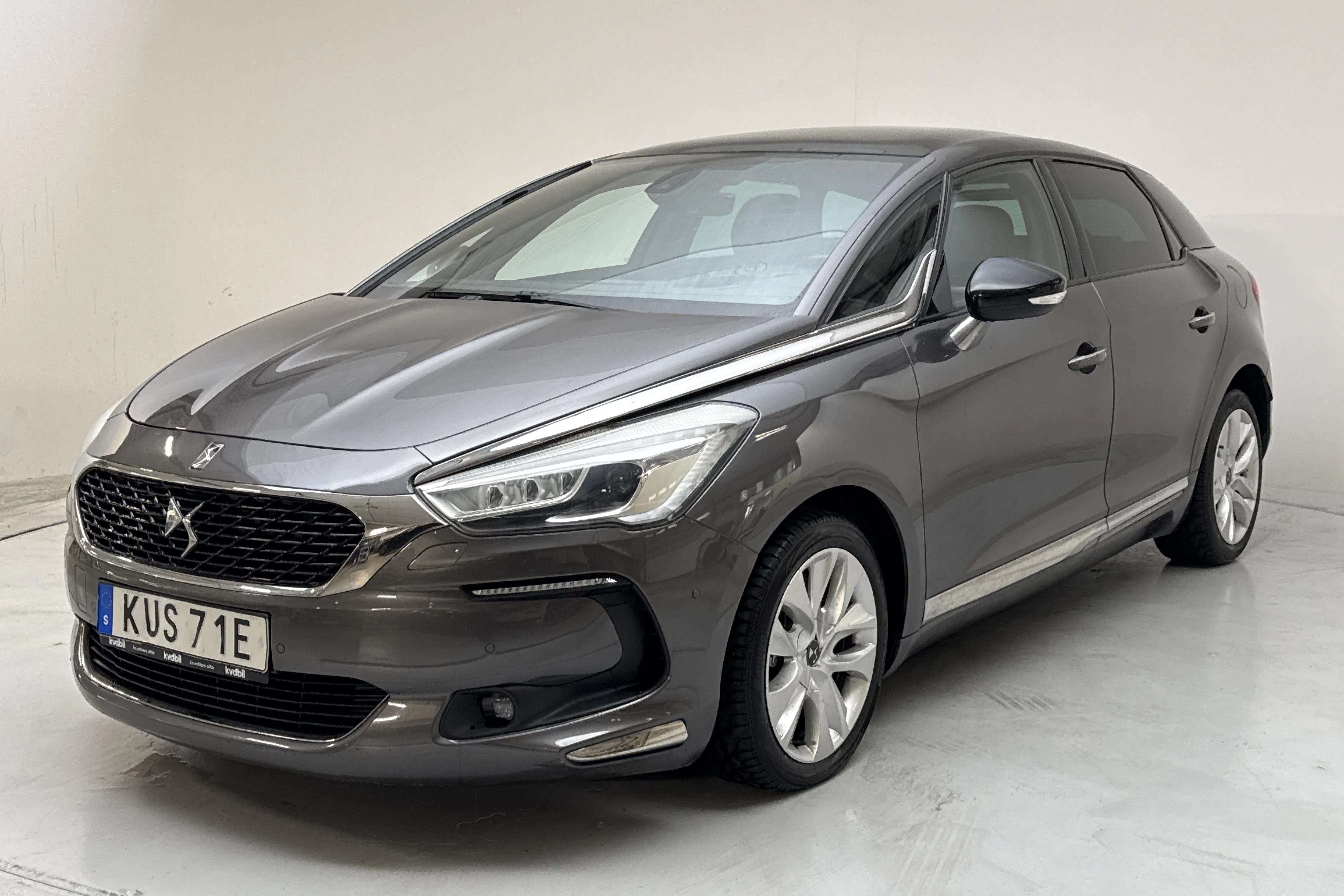 Presentationsfoto 1 av 18: Citroën DS5 HYBRID4 (160hk) - 13 025 mil - Automat - grå - 2016