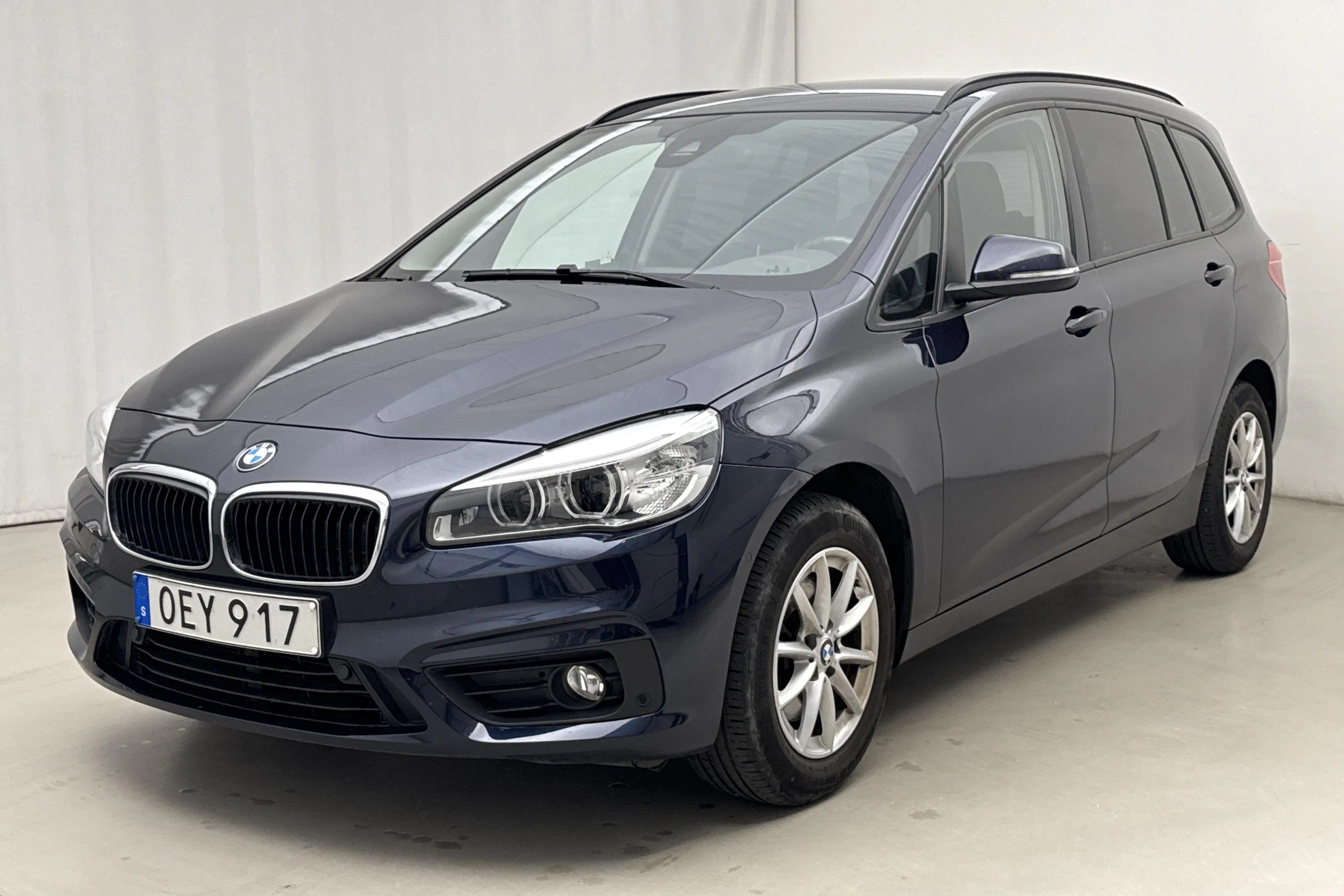 Presentation photo 1 of 18: BMW 218i Gran Tourer, F46 (136hk) - 86 280 km - Manual - blue - 2017