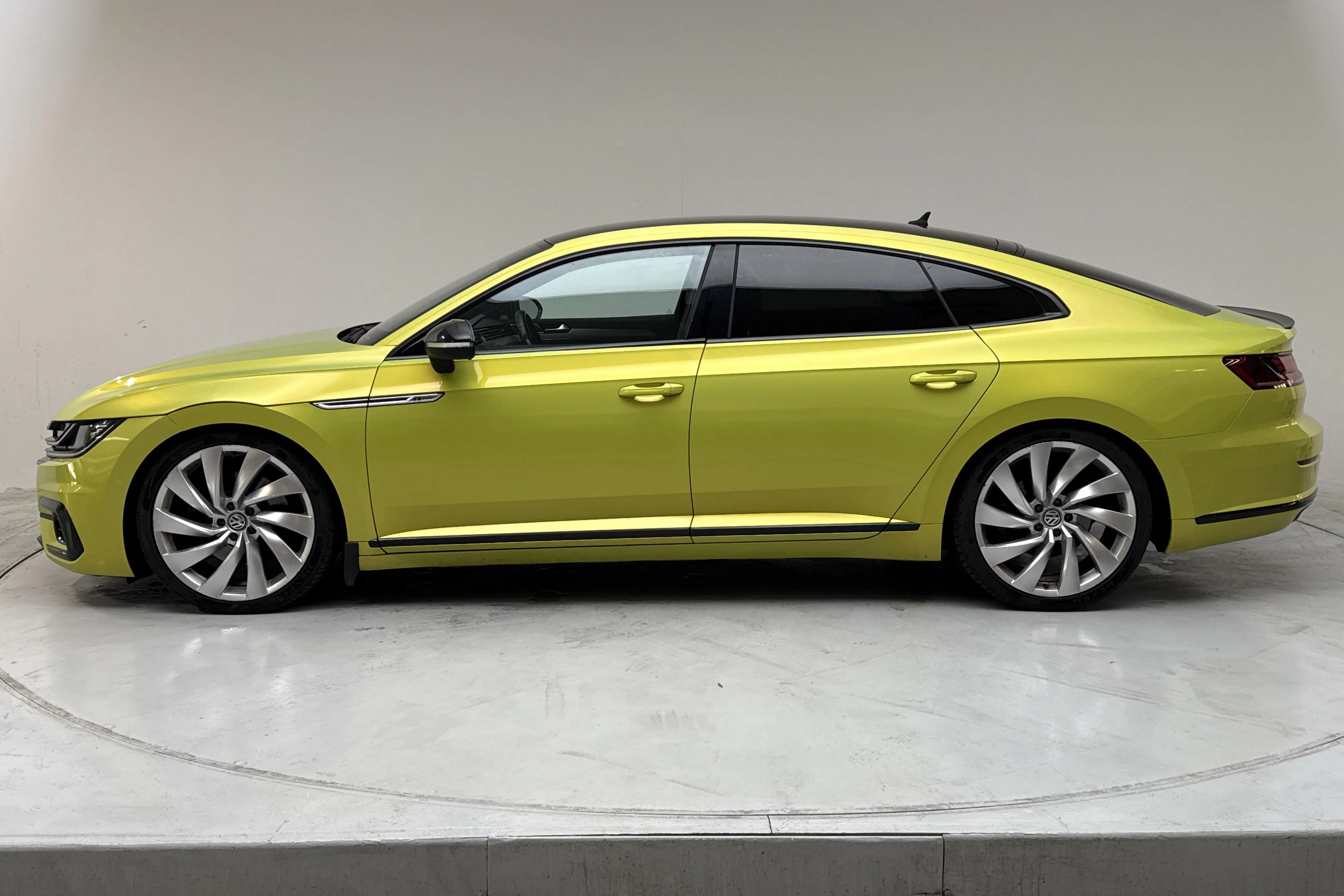 Presentation photo 2 of 18: VW Arteon 2.0 TDI 4MOTION (240hk) - 124 240 km - Automatic - black - 2018