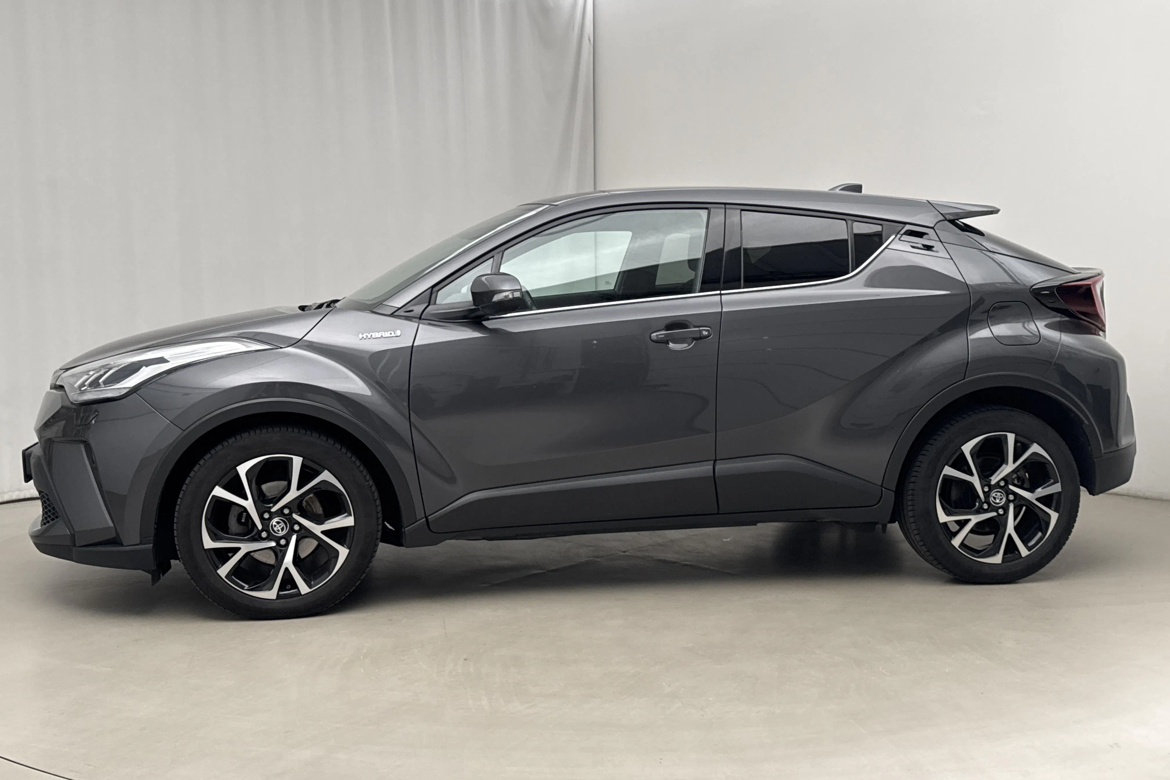 Presentation photo 2 of 17: Toyota C-HR 1.8 HSD (122hk) - 79 960 km - Automatic - dark grey - 2021
