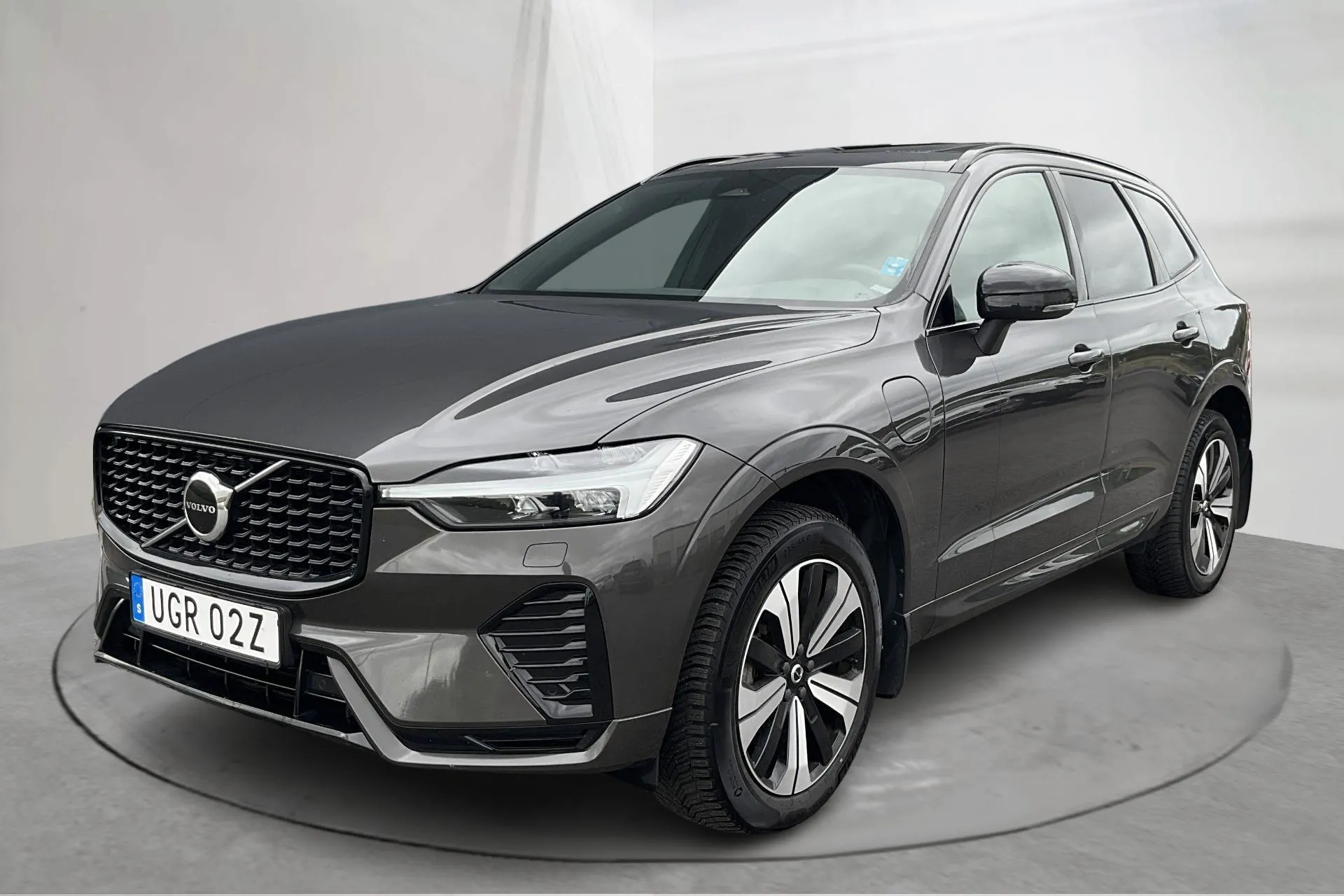 Presentationsfoto 1 av 22: Volvo XC60 T6 AWD Recharge (350hk) - 9 262 mil - Automat - grå - 2024