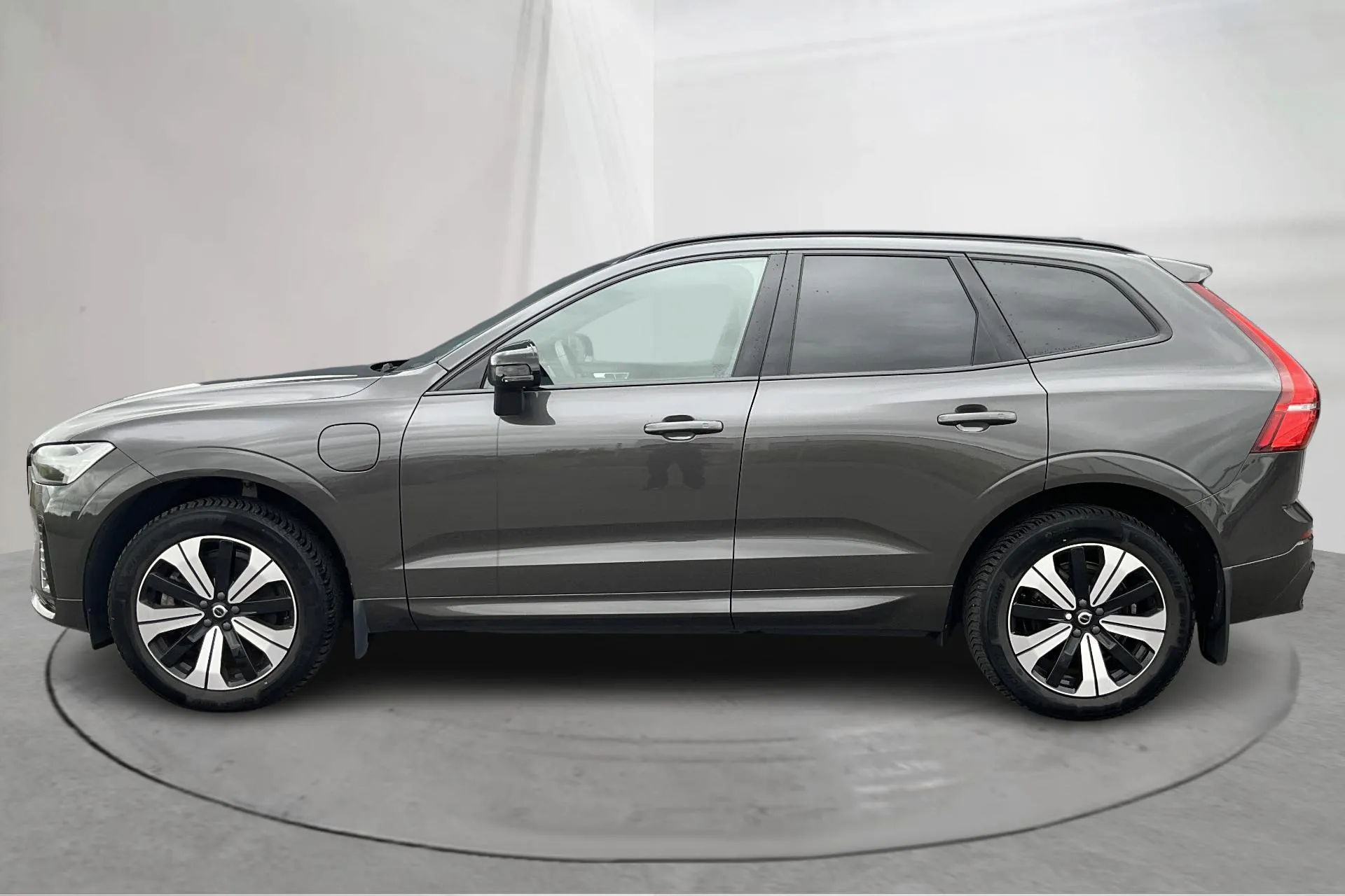 Presentationsfoto 2 av 22: Volvo XC60 T6 AWD Recharge (350hk) - 9 262 mil - Automat - grå - 2024