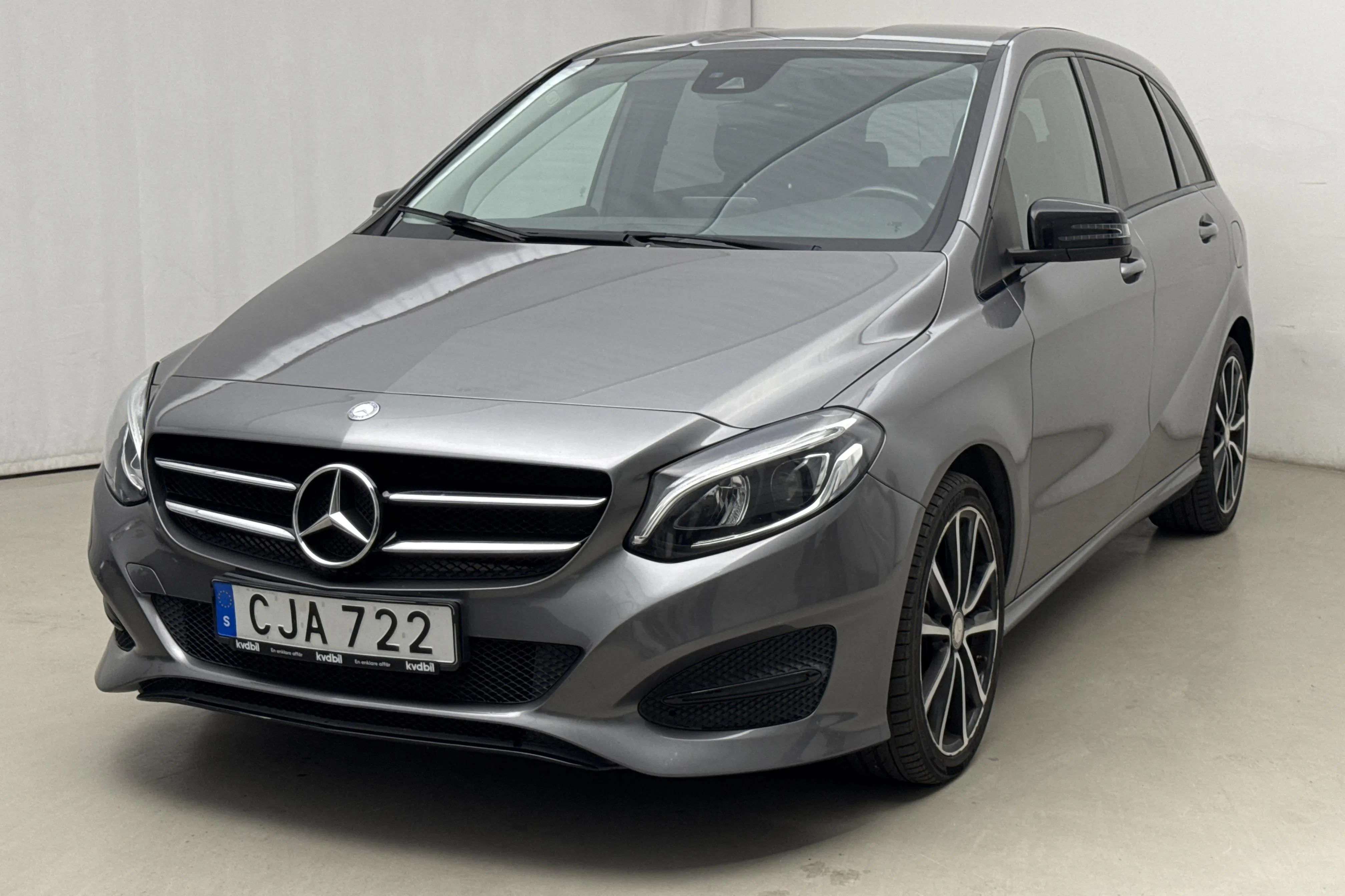 Presentation photo 1 of 17: Mercedes B 200 CDI W246 (136hk) - 145 740 km - Manual - dark grey - 2015