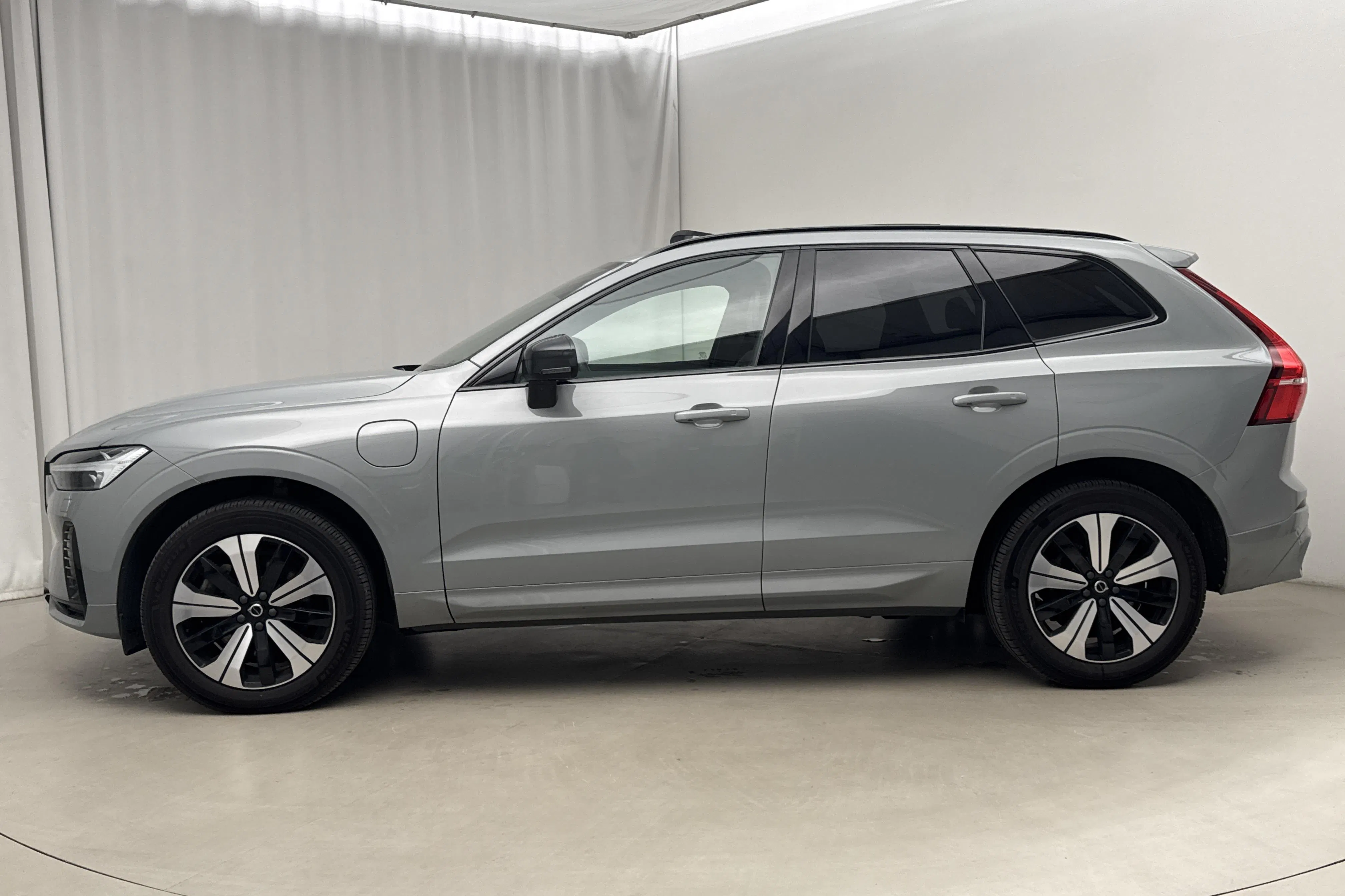 Presentation photo 2 of 29: Volvo XC60 T6 AWD Recharge (350hk) - 10 741 Scandinavian mile - Automatic - gray - 2024