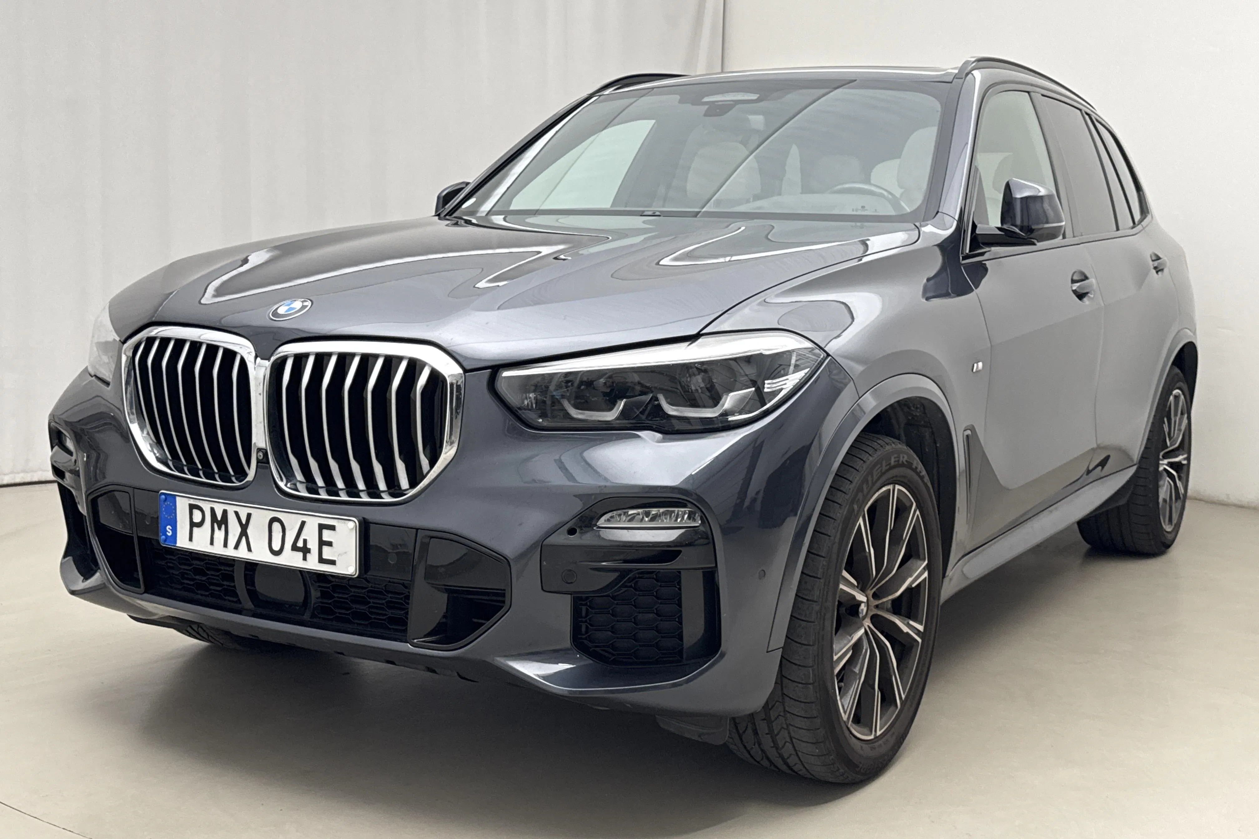 Presentationsfoto 1 av 27: BMW X5 xDrive40i, G05 (340hk) - 10 046 mil - Automat - grå - 2019