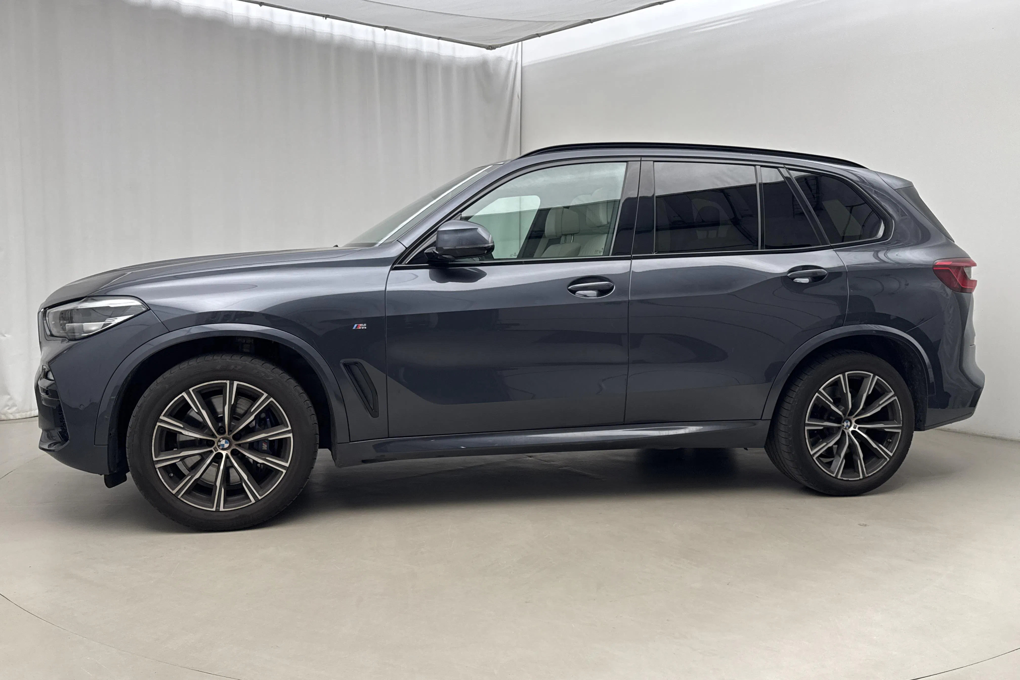 Presentationsfoto 2 av 27: BMW X5 xDrive40i, G05 (340hk) - 10 046 mil - Automat - grå - 2019