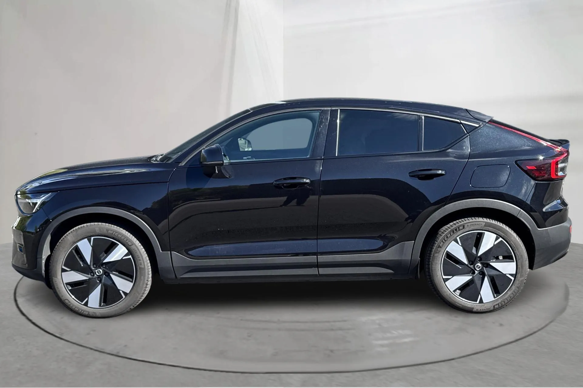 Presentationsfoto 2 av 24: Volvo C40 Recharge Twin (408hk) - 10 067 mil - Automat - svart - 2024