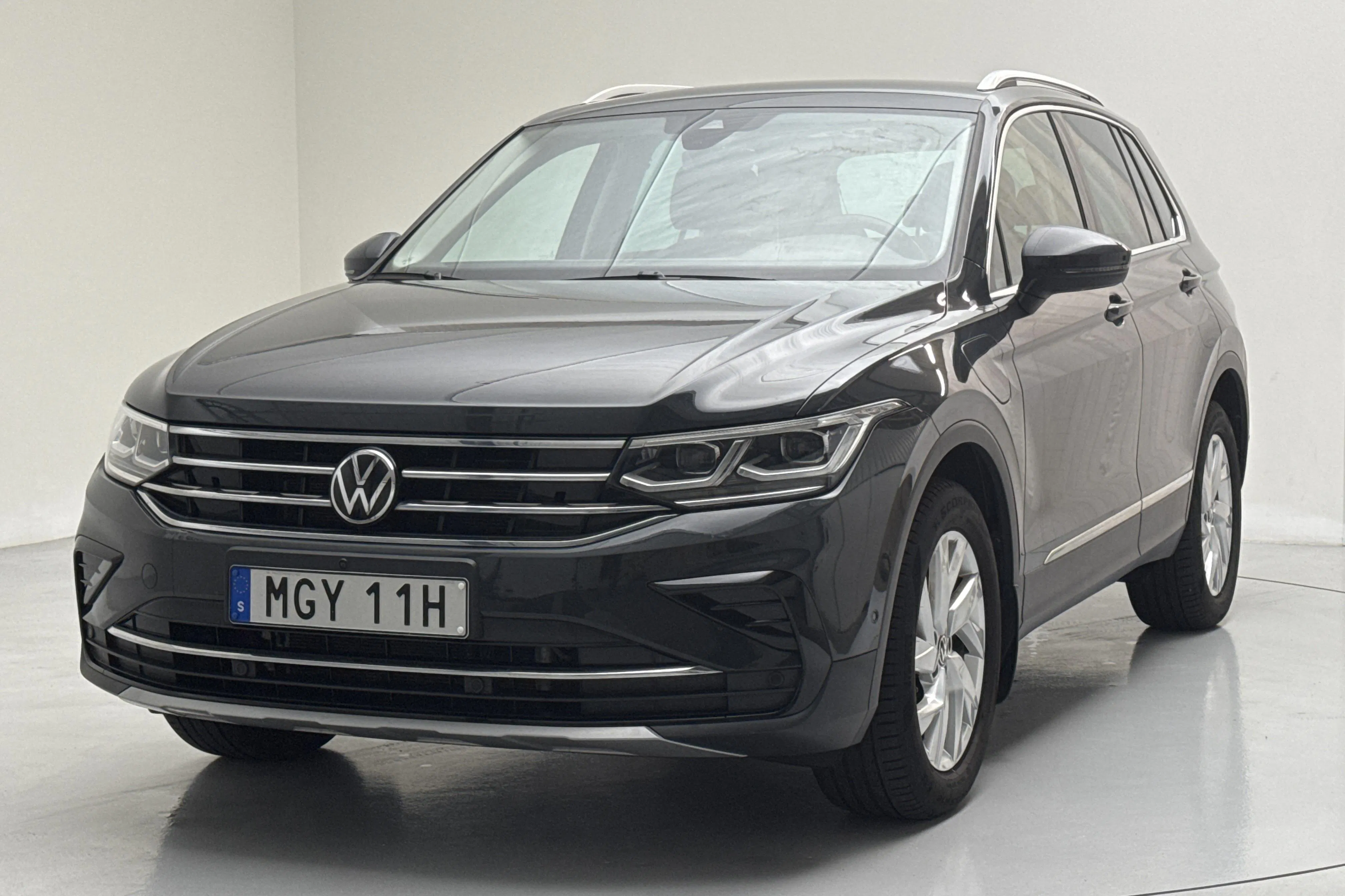 Presentationsfoto 1 av 17: VW Tiguan 1.4 TSI eHybrid (245hk) - 7 177 mil - Automat - grå - 2022