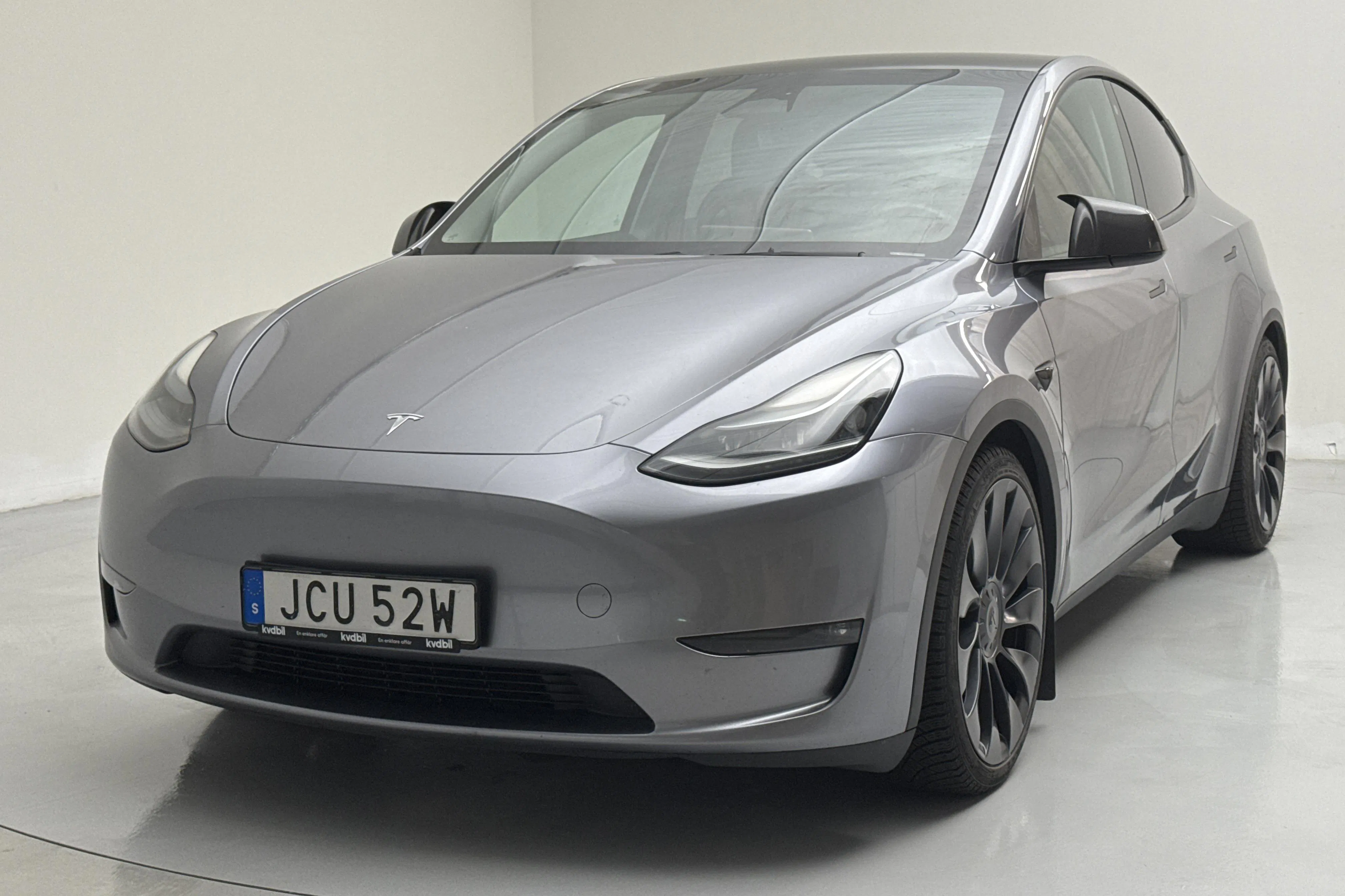Presentationsfoto 1 av 20: Tesla Model Y Performance Dual Motor AWD - 15 802 mil - Automat - grå - 2023