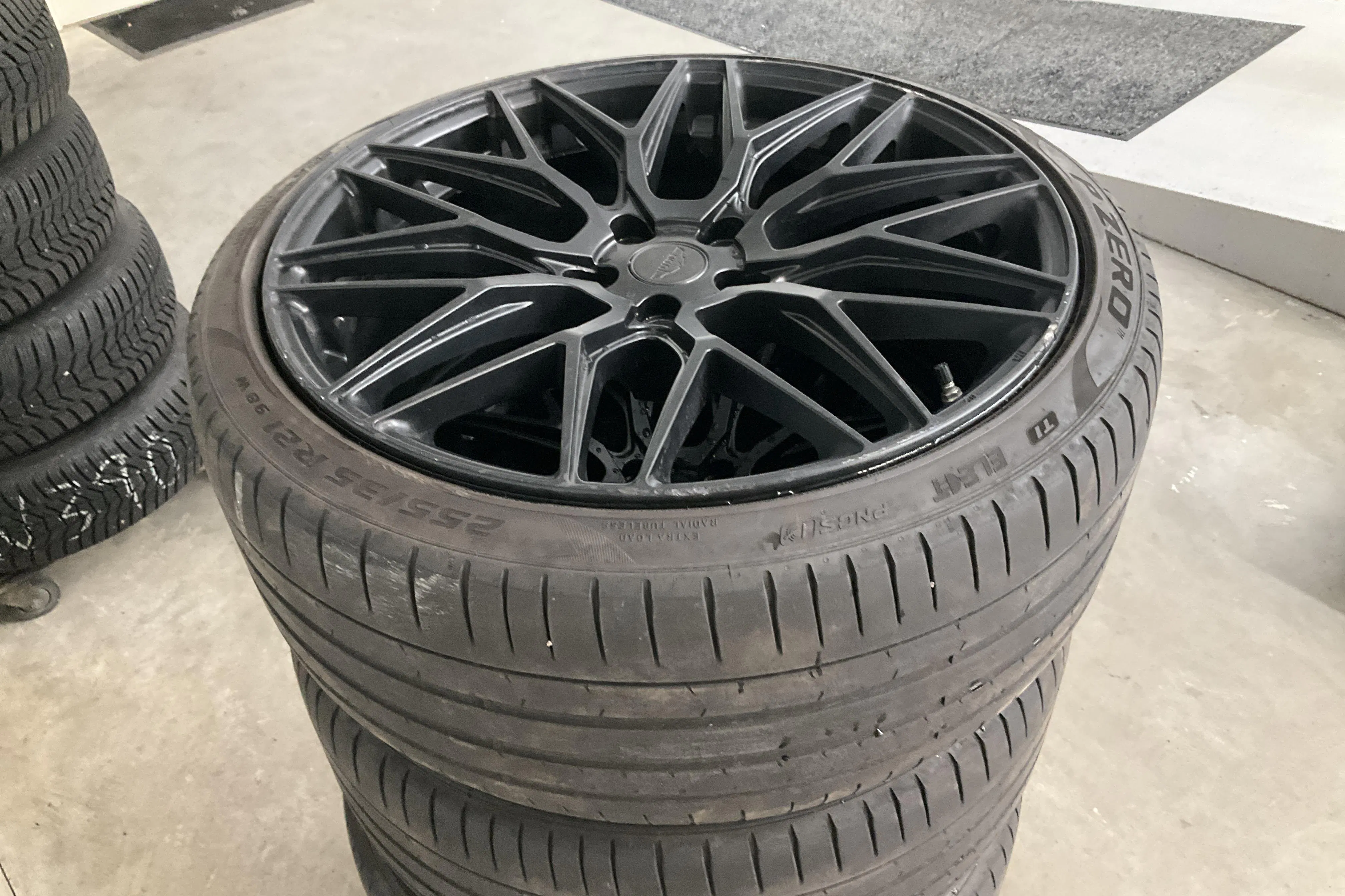 Presentationsfoto 20 av 20: Tesla Model Y Performance Dual Motor AWD - 15 802 mil - Automat - grå - 2023