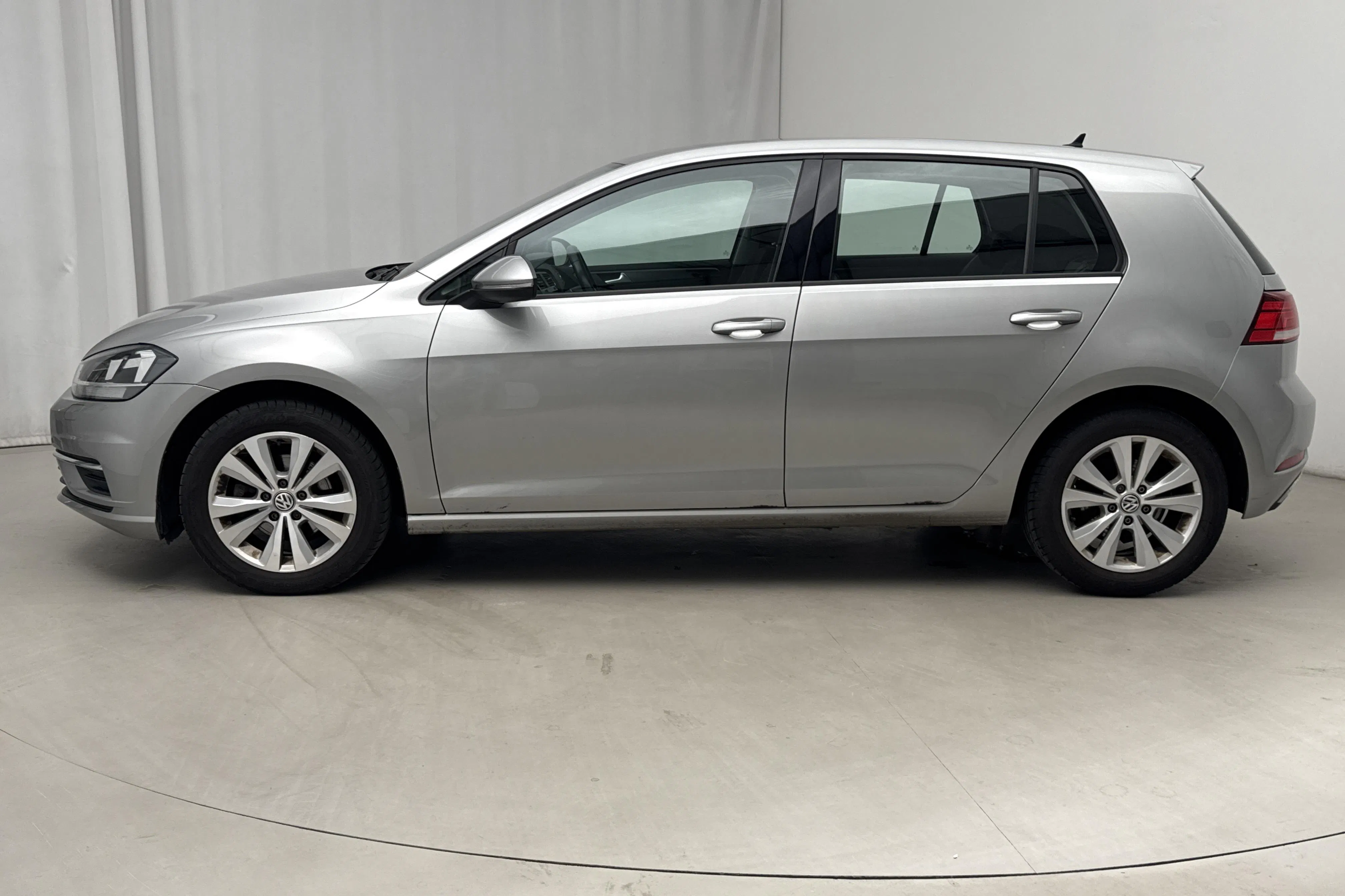 Presentationsfoto 2 av 14: VW Golf VII 1.0 TSI 5dr (110hk) - 5 324 mil - Manuell - silver - 2018