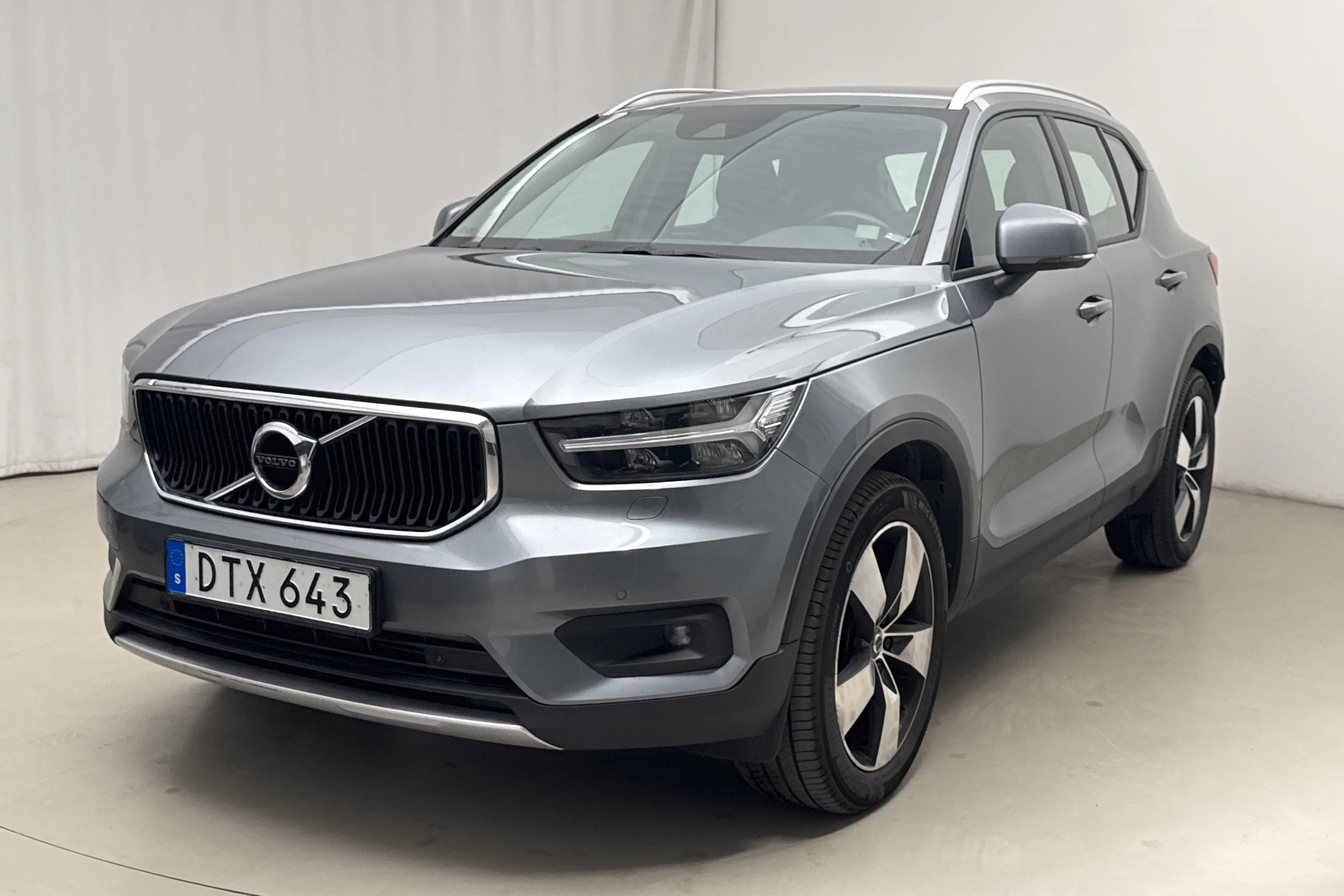 Presentationsfoto 1 av 17: Volvo XC40 D4 AWD (190hk) - 27 146 mil - Automat - grå - 2018