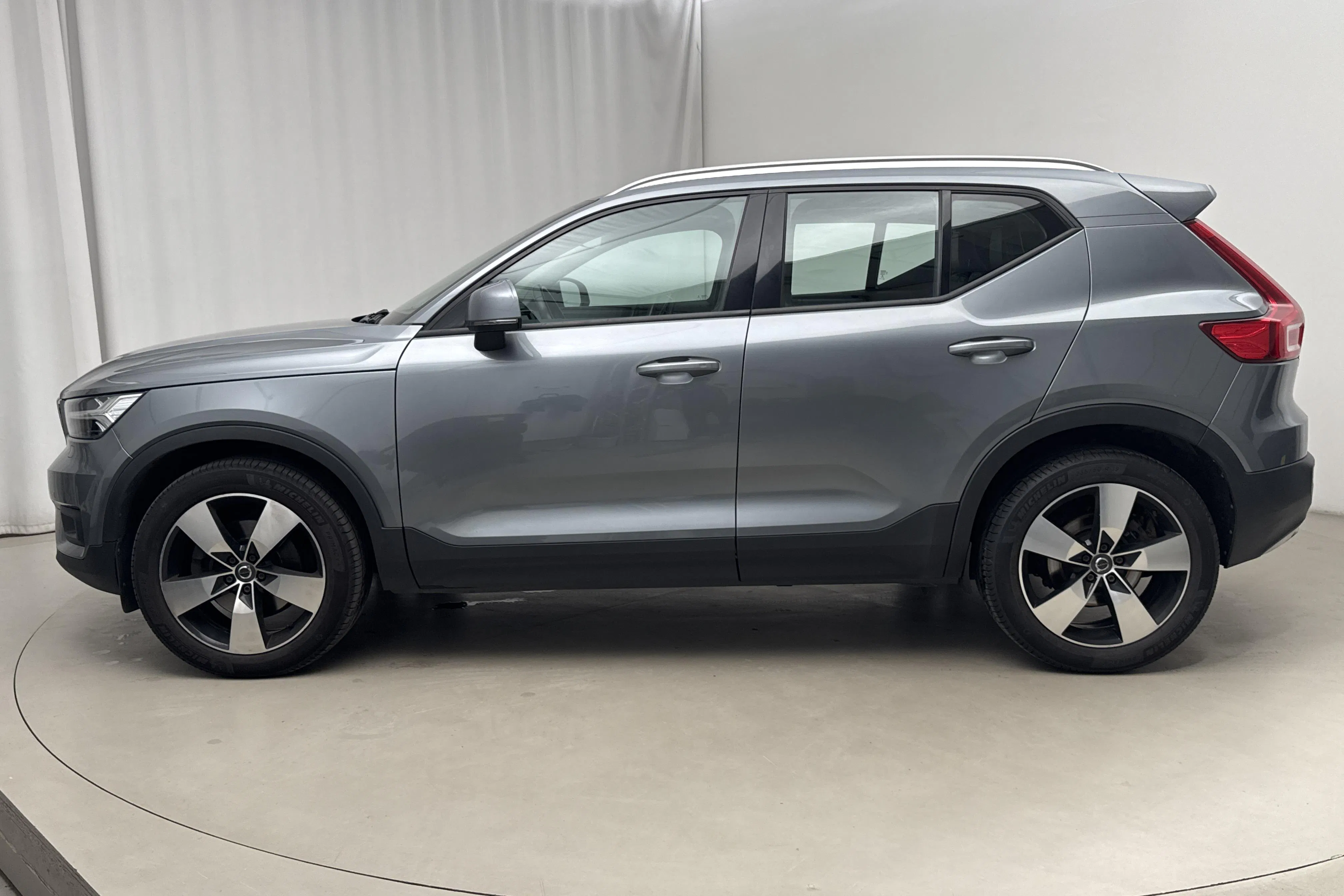Presentationsfoto 2 av 17: Volvo XC40 D4 AWD (190hk) - 27 146 mil - Automat - grå - 2018