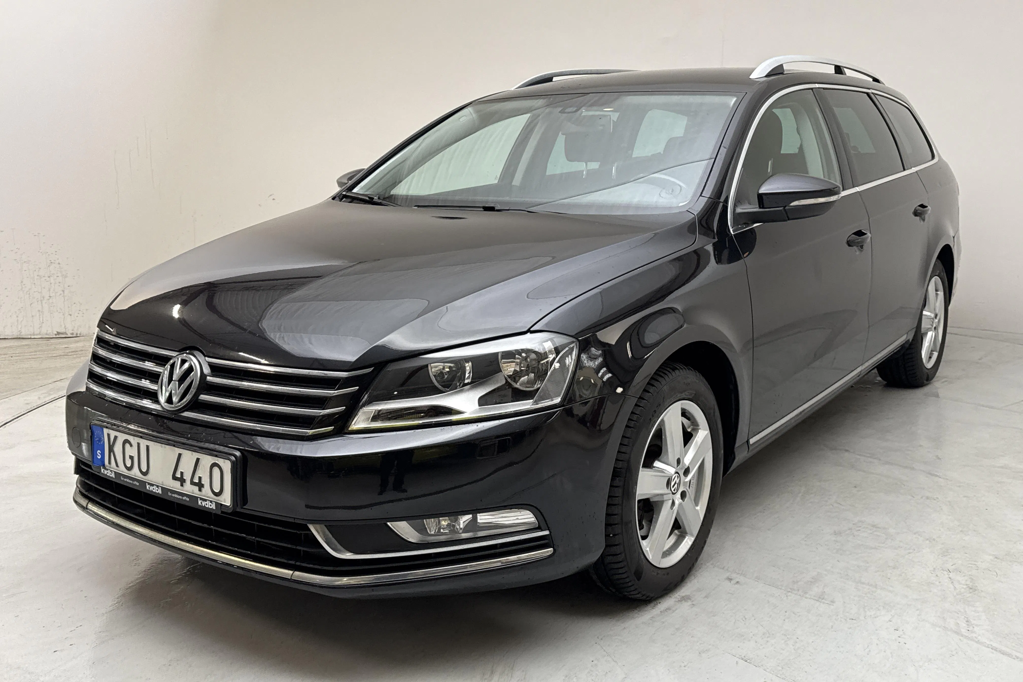 Presentationsfoto 1 av 14: VW Passat 2.0 TDI BlueMotion Technology Variant 4Motion (140hk) - 15 115 mil - Manuell - svart - 2014