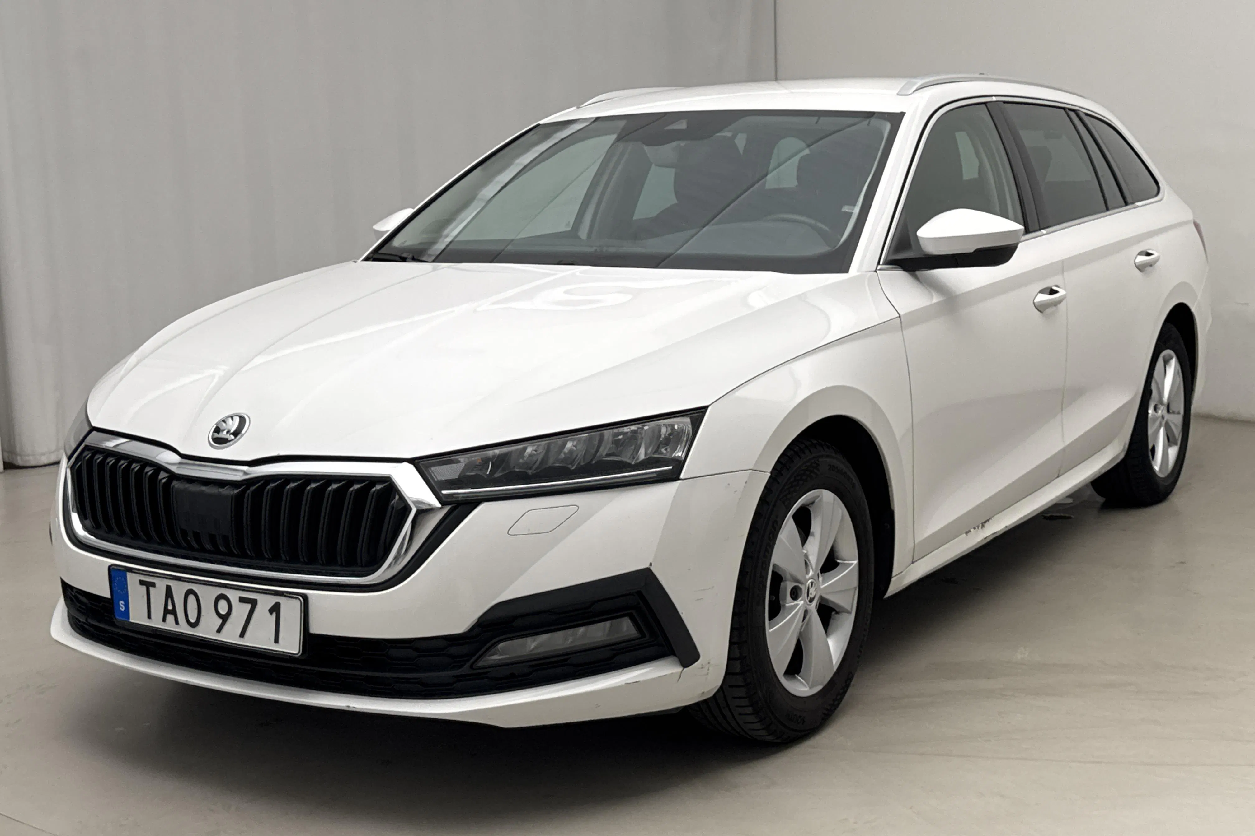 Presentationsfoto 1 av 18: Skoda Octavia G-TEC 1.5 TSI Combi (130hk) - 22 413 mil - Automat - vit - 2021